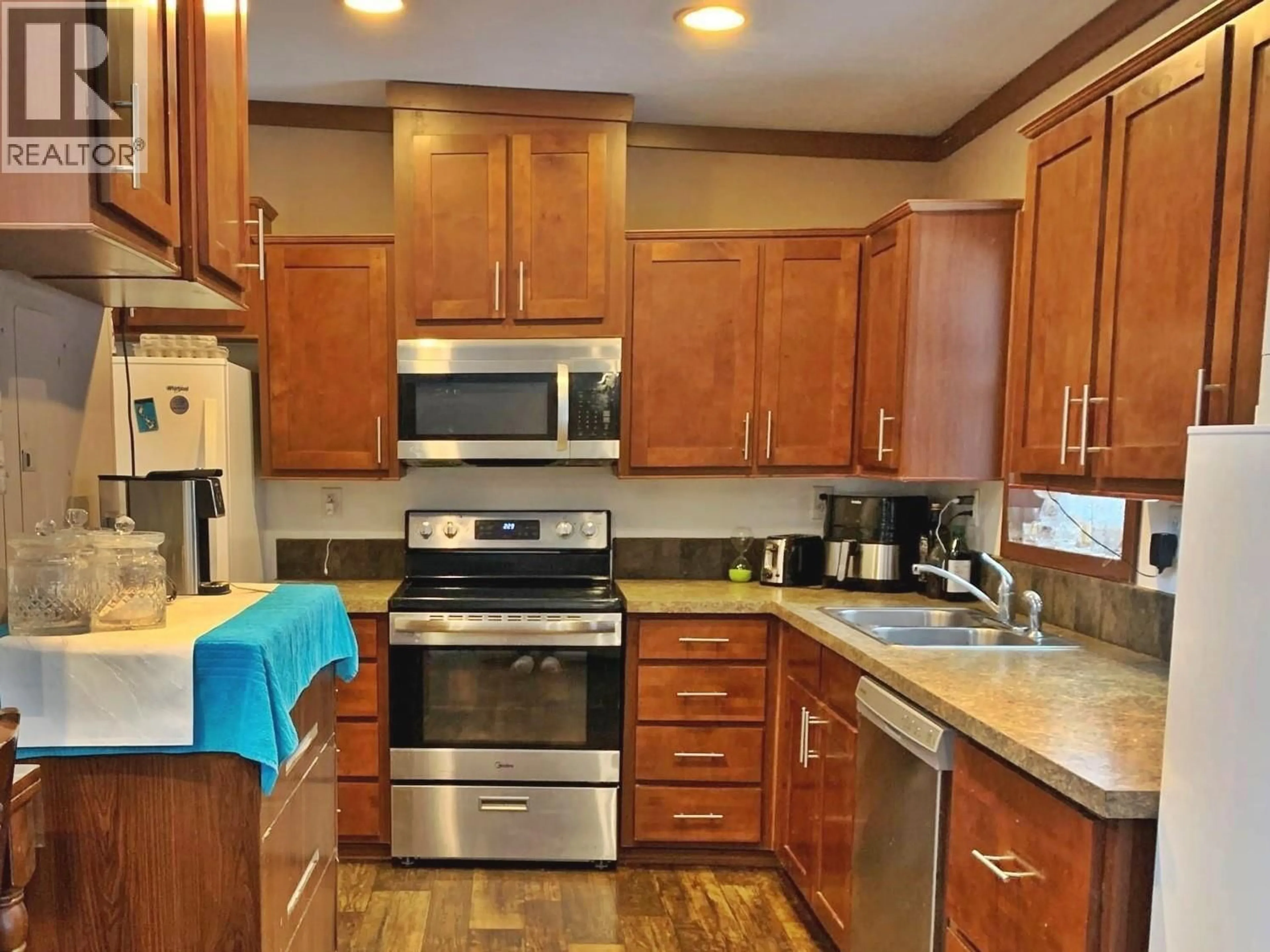 Standard kitchen, unknown for 157 OGDEN ROAD, Clearwater British Columbia V0E1N2