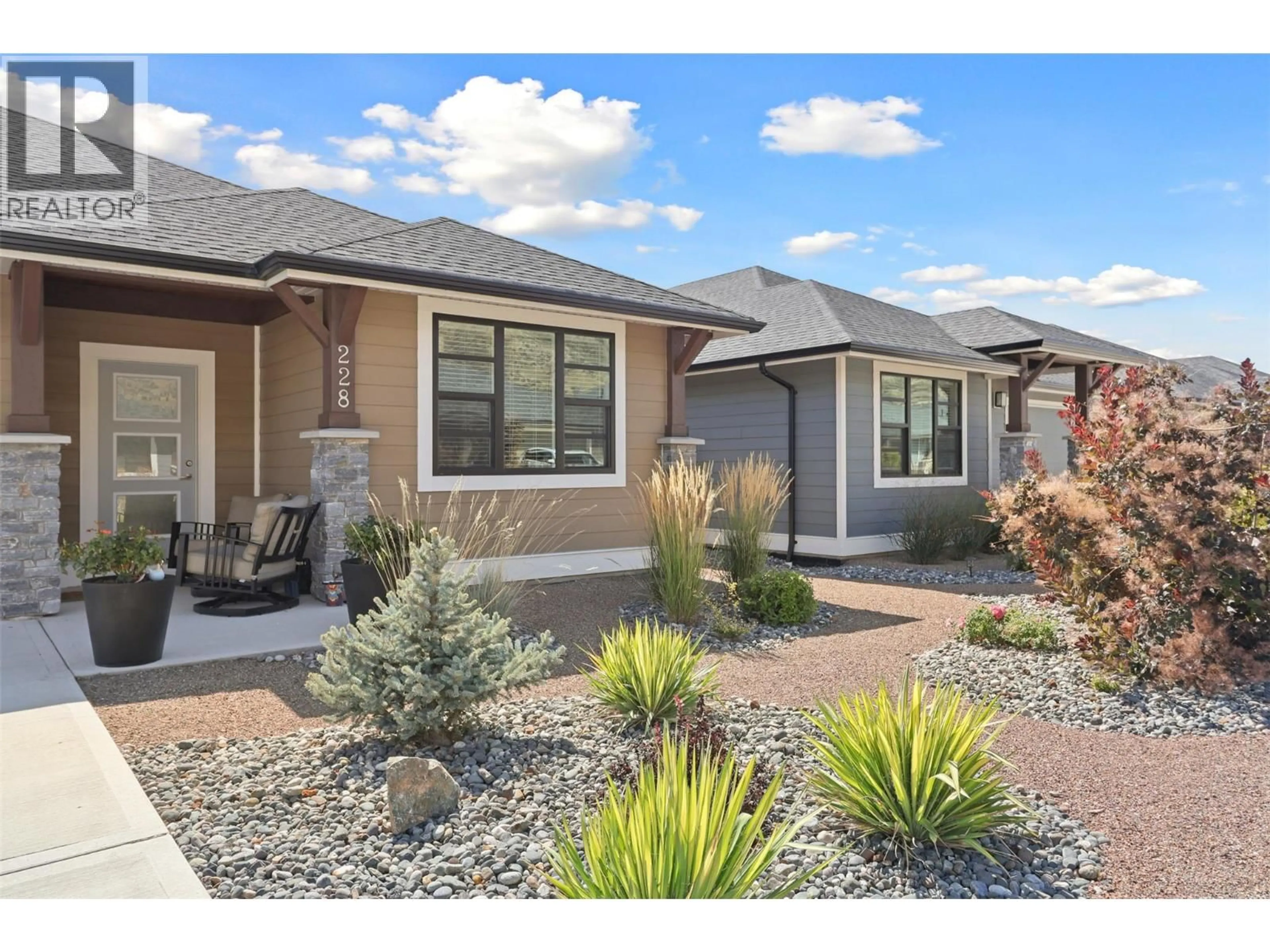 Home with vinyl exterior material, street for 228 - 641 SHUSWAP ROAD, Kamloops British Columbia V2H0E2