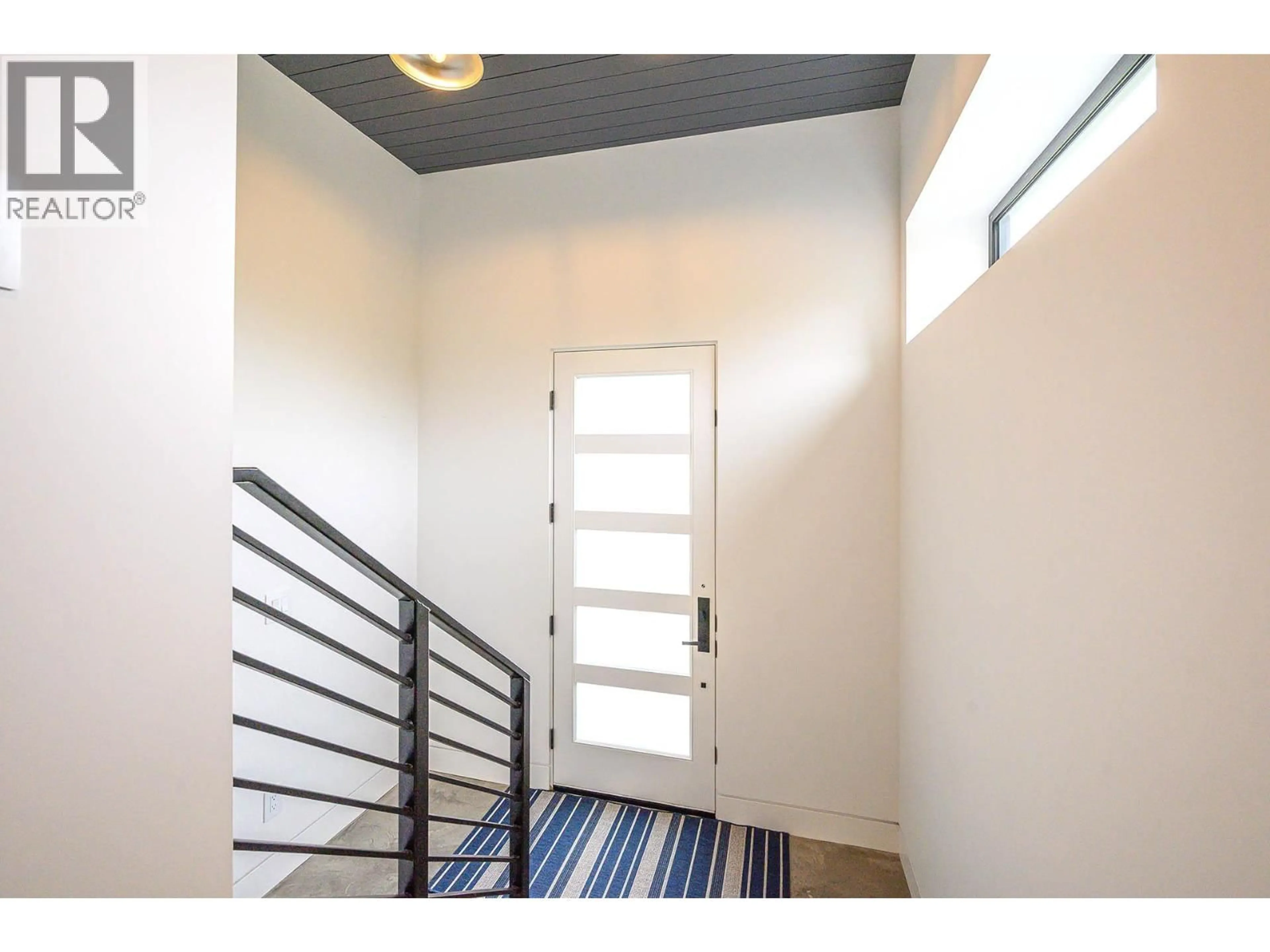 Indoor entryway for 887 FERNIE ROAD, Kamloops British Columbia V2C1B4