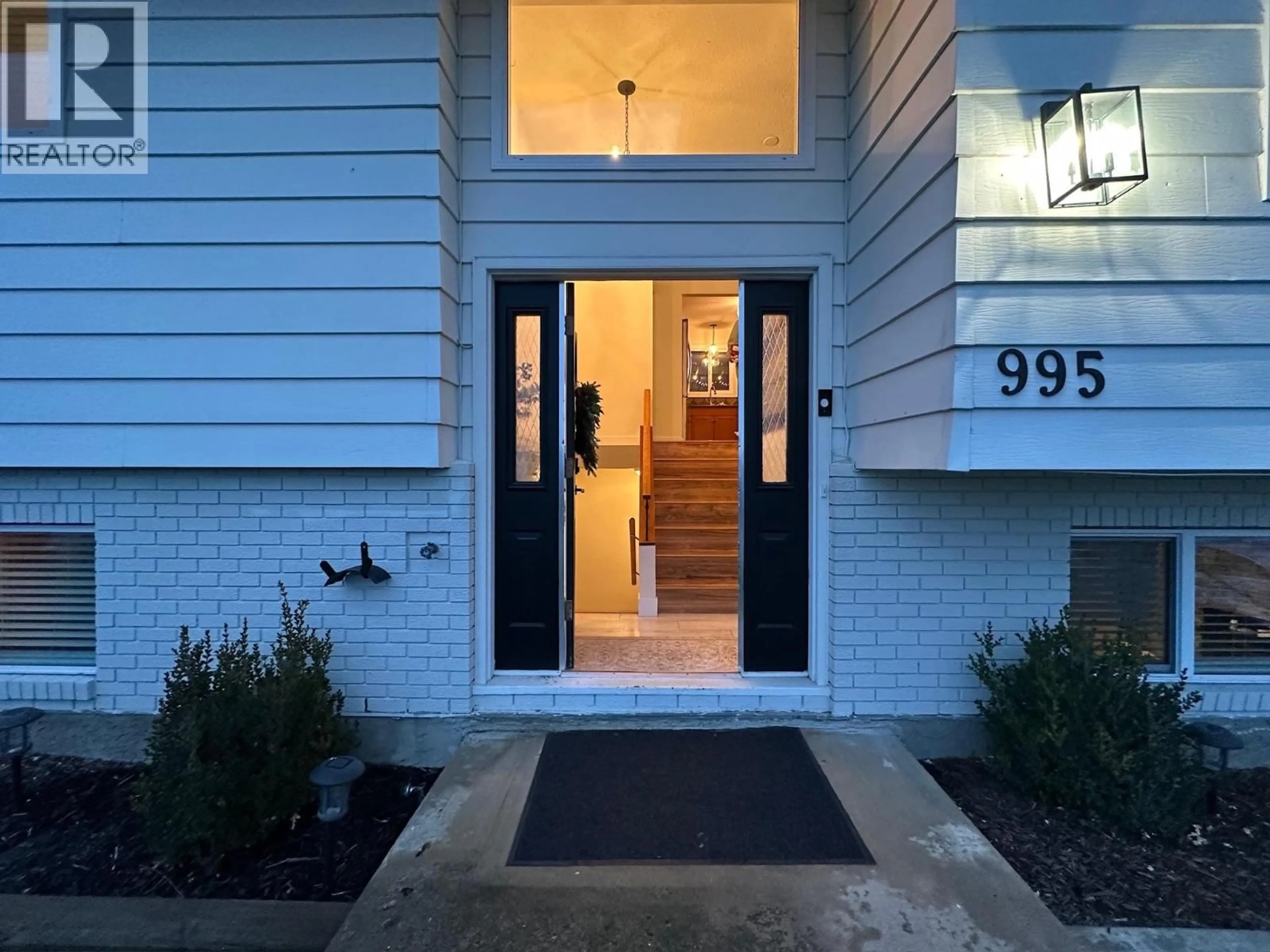 Indoor entryway for 995 GRAF ROAD, Kelowna British Columbia V1P1C1