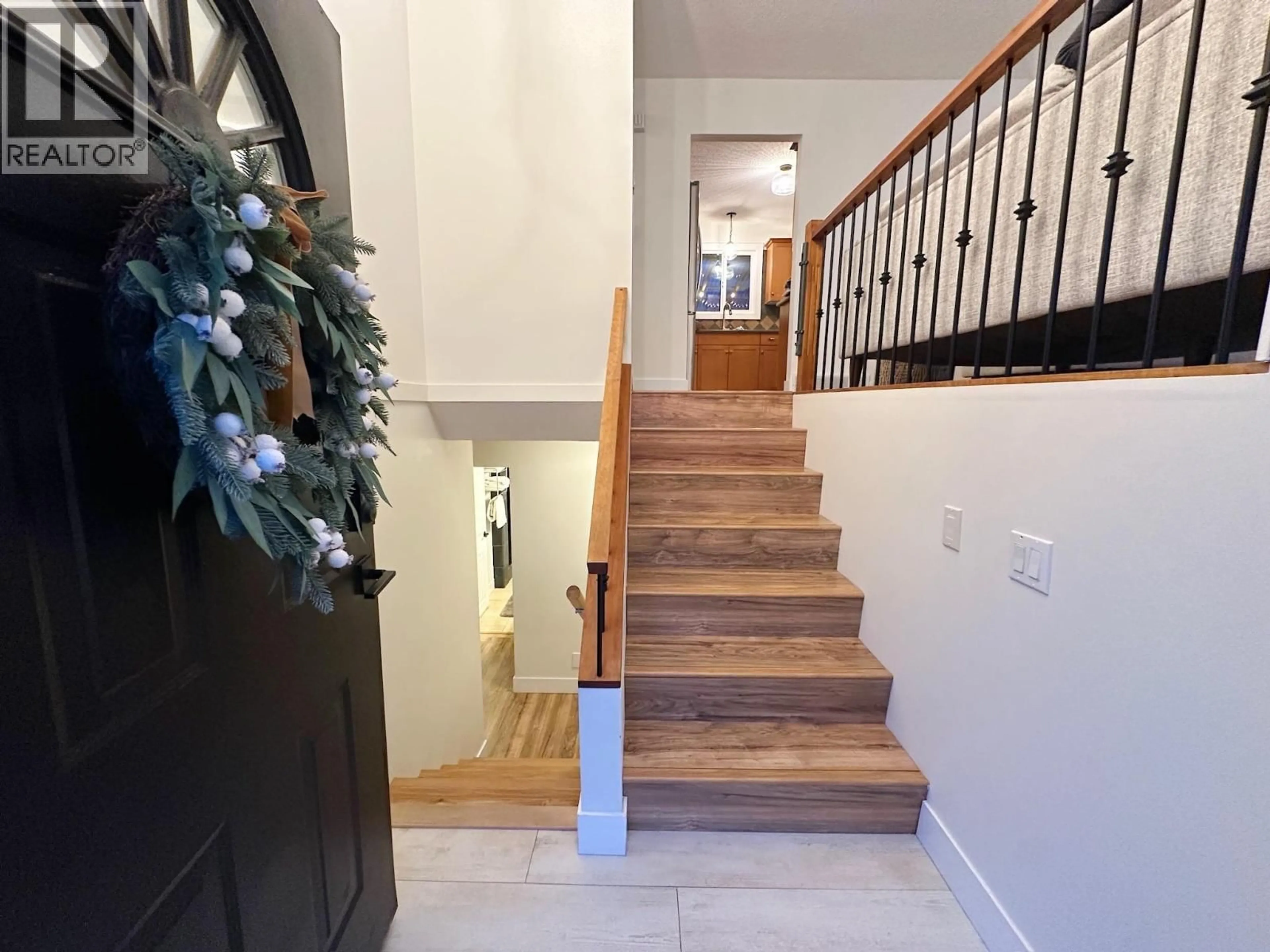 Indoor entryway for 995 GRAF ROAD, Kelowna British Columbia V1P1C1