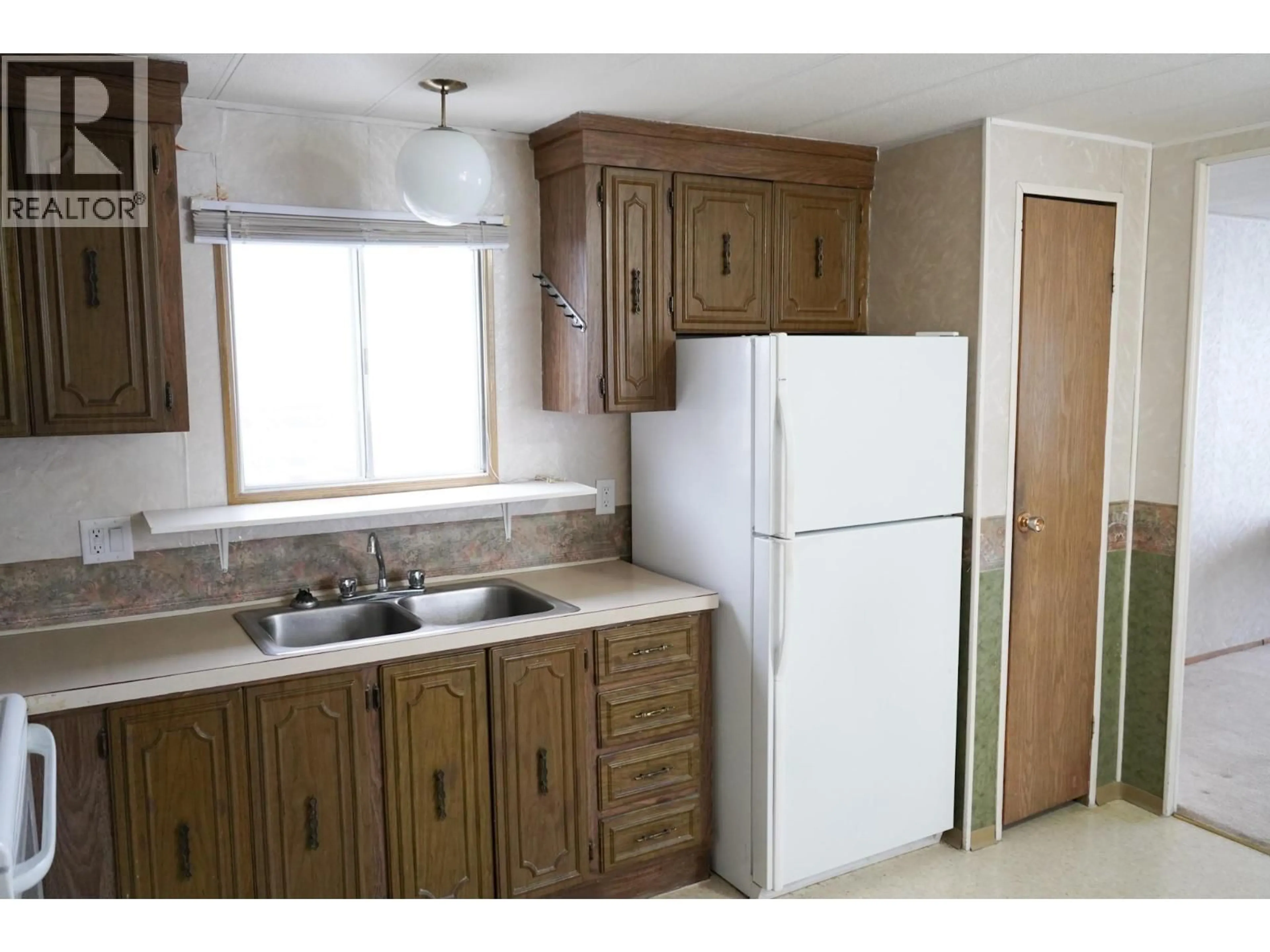 Standard kitchen, unknown for 6 - 1620 CARIBOO HIGHWAY 97 HIGHWAY, Clinton British Columbia V0K1K0