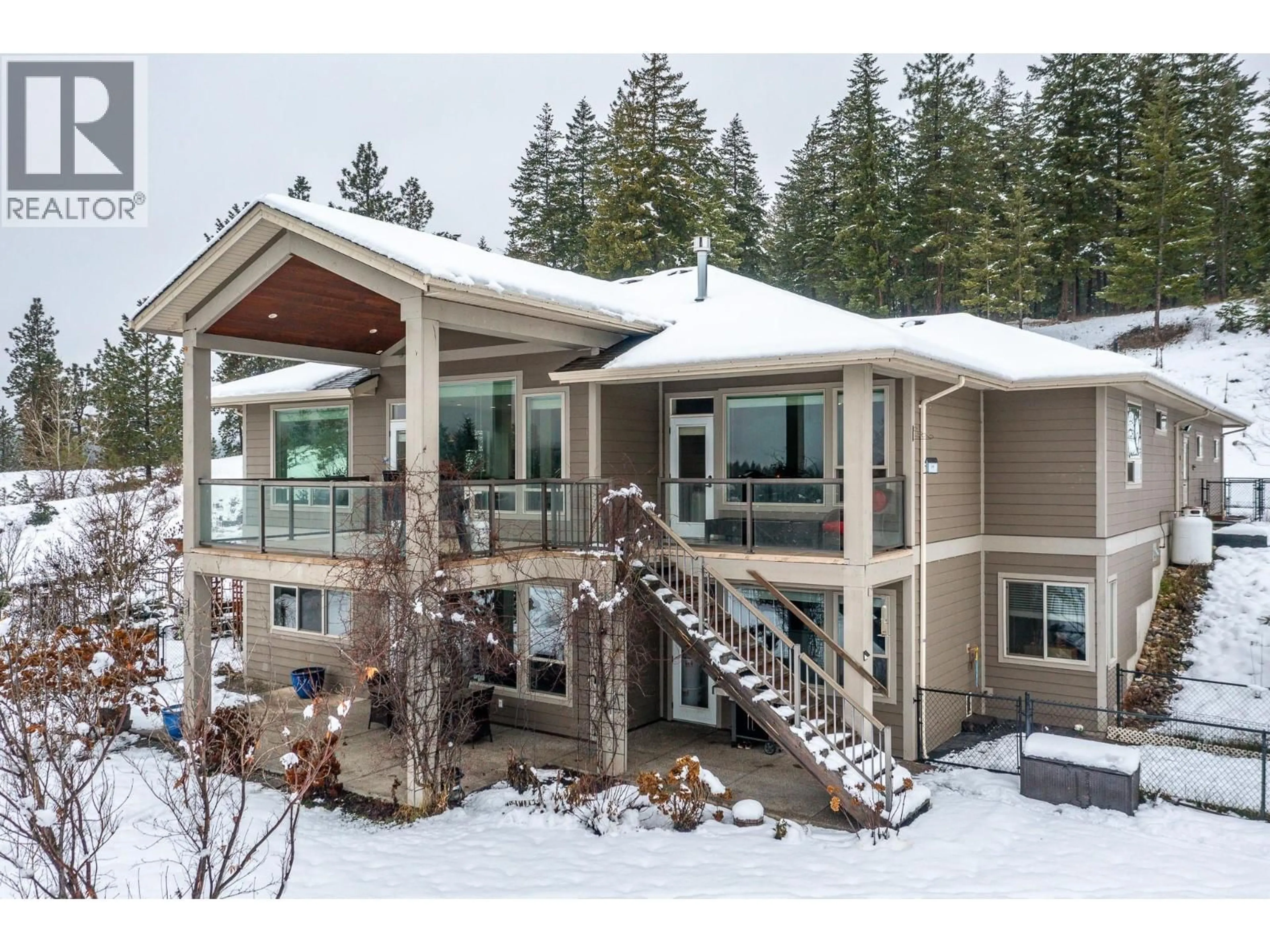 Home with vinyl exterior material, mountain view for 3888 SALMON RIVER ROAD, Falkland British Columbia V0E1W0