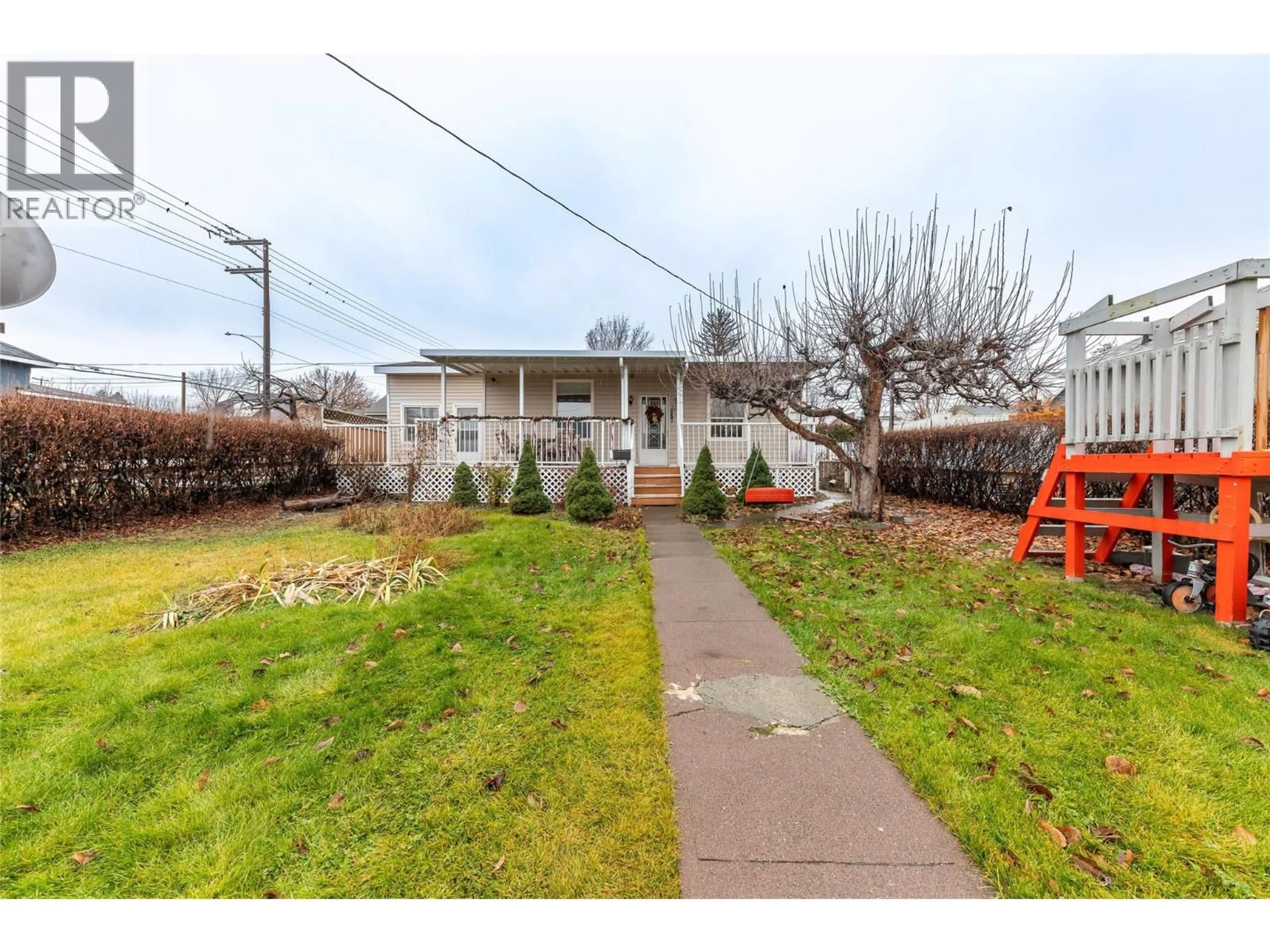 A pic from outside/outdoor area/front of a property/back of a property/a pic from drone, street for 867 COLUMBIA STREET, Kamloops British Columbia V2C3W3