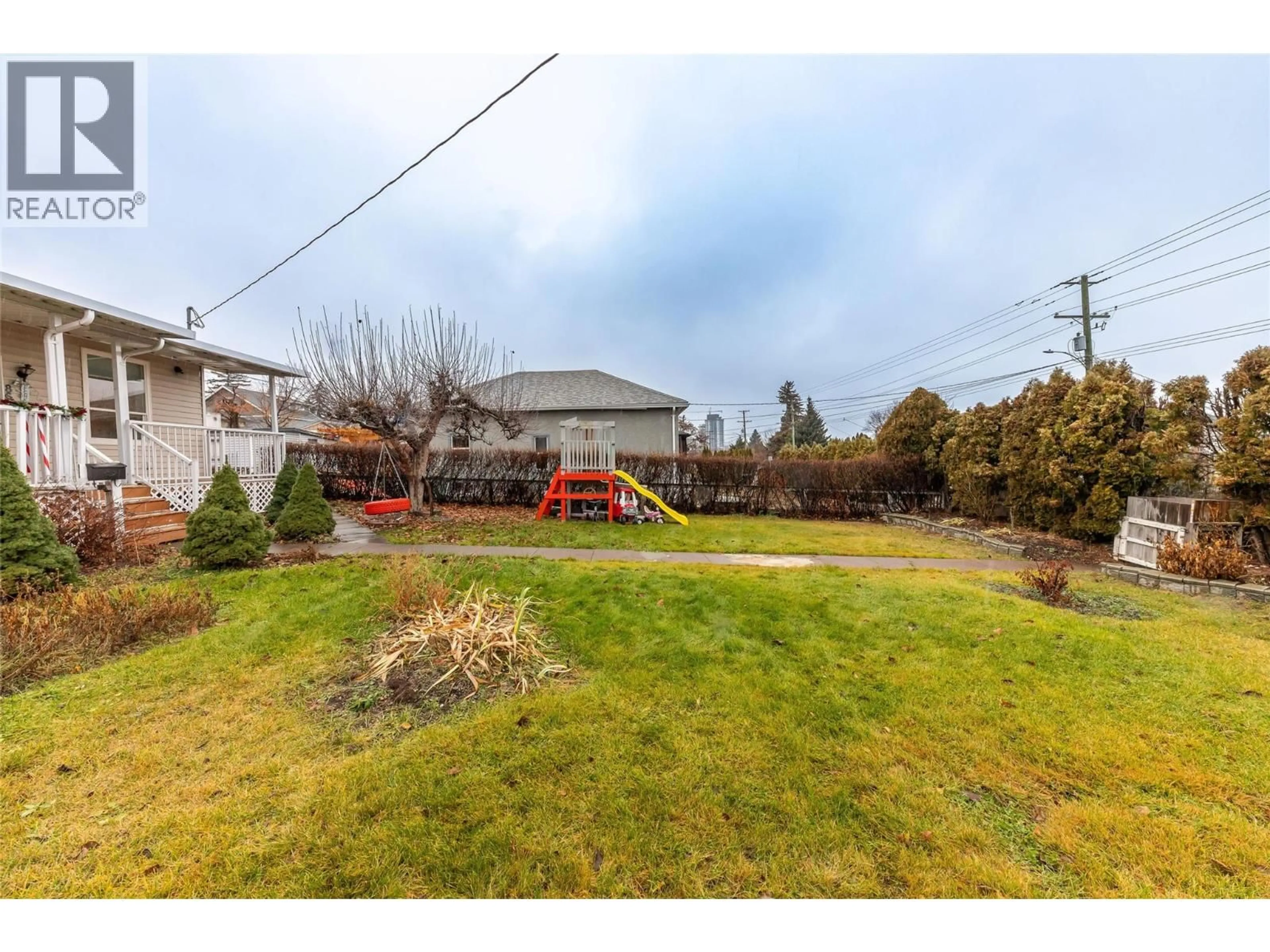 A pic from outside/outdoor area/front of a property/back of a property/a pic from drone, water/lake/river/ocean view for 867 COLUMBIA STREET, Kamloops British Columbia V2C3W3