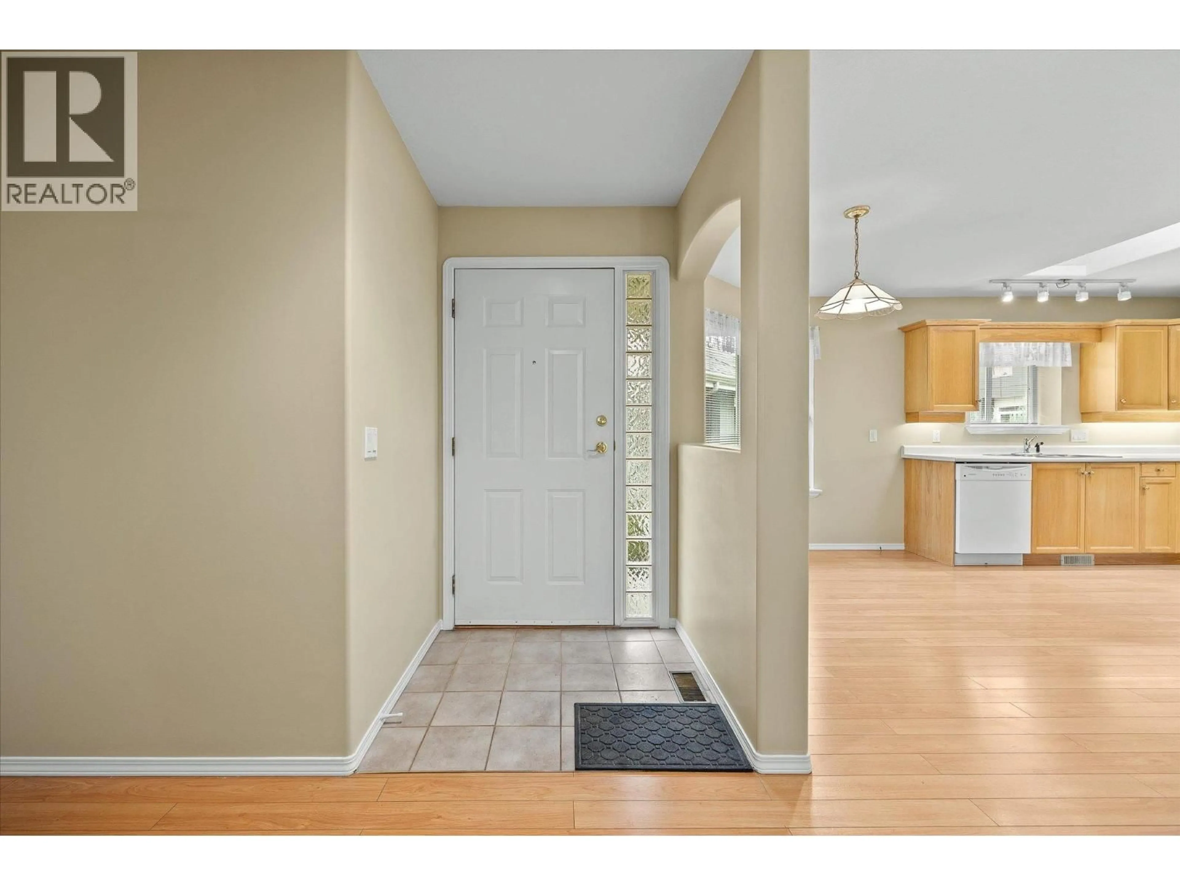 Indoor entryway for 12 - 680 VALLEY ROAD, Kelowna British Columbia V1V2J3