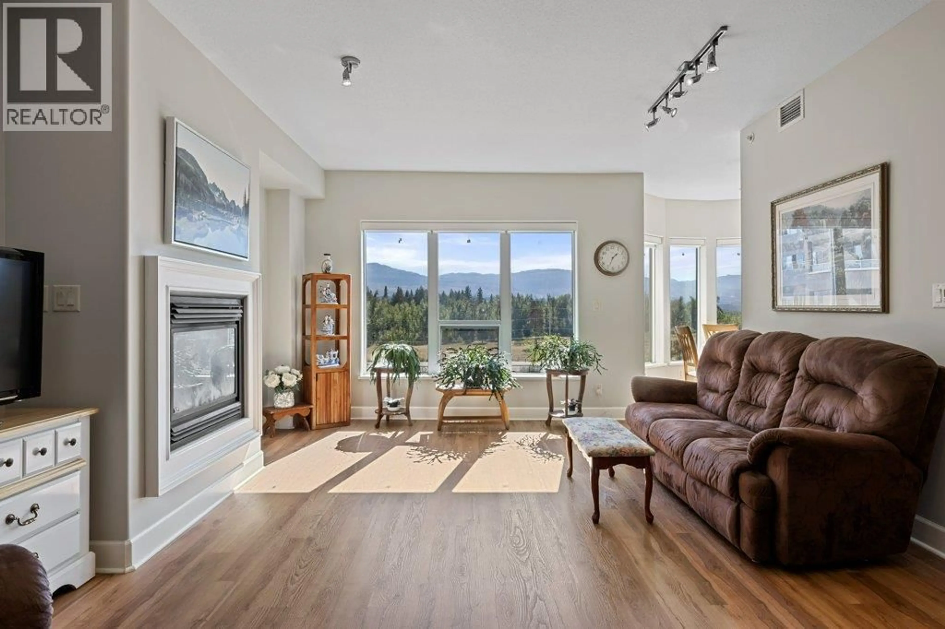 Living room with furniture, unknown for 604 - 1947 UNDERHILL STREET, Kelowna British Columbia V1X7Z5