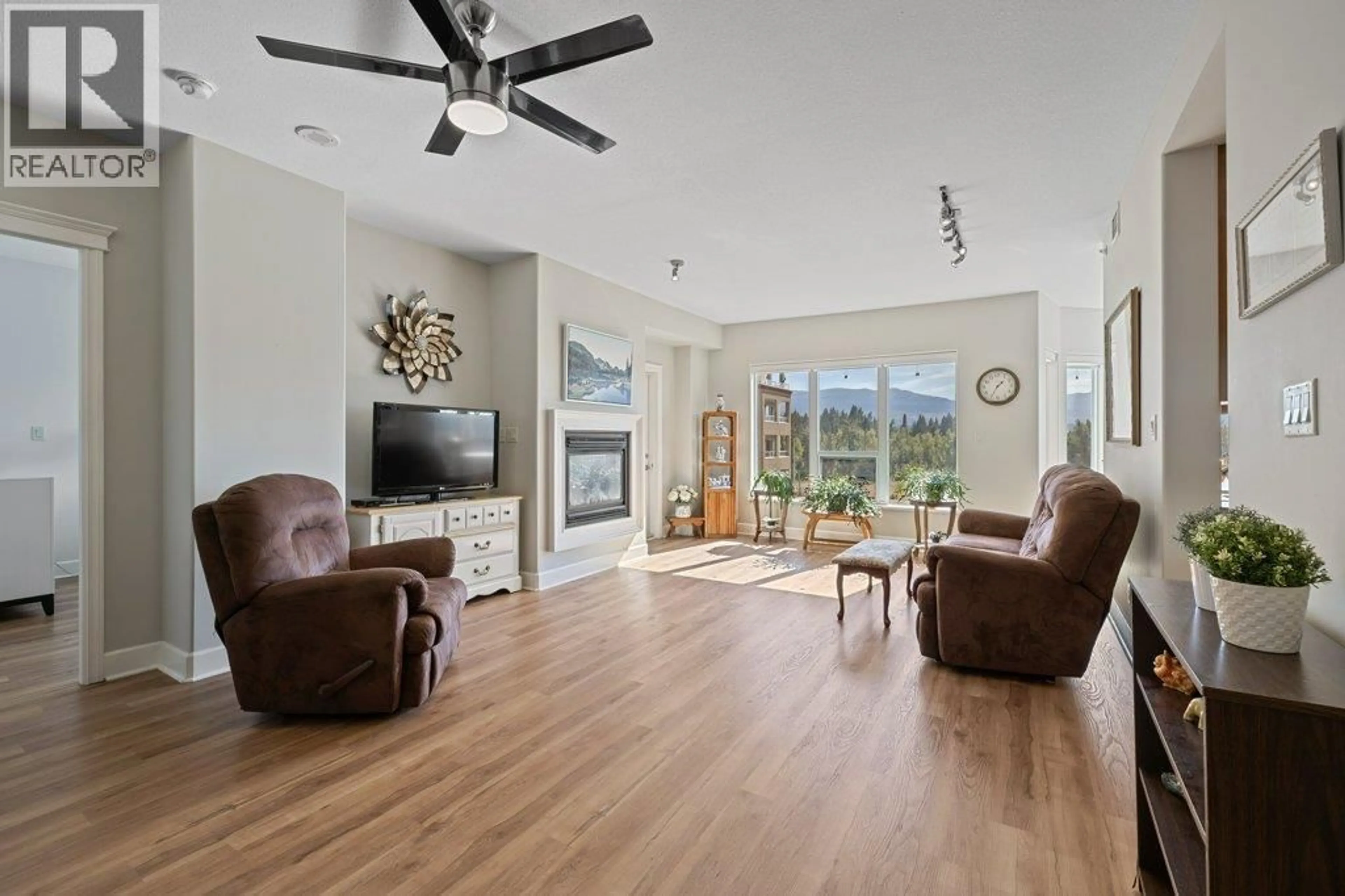 Living room with furniture, unknown for 604 - 1947 UNDERHILL STREET, Kelowna British Columbia V1X7Z5