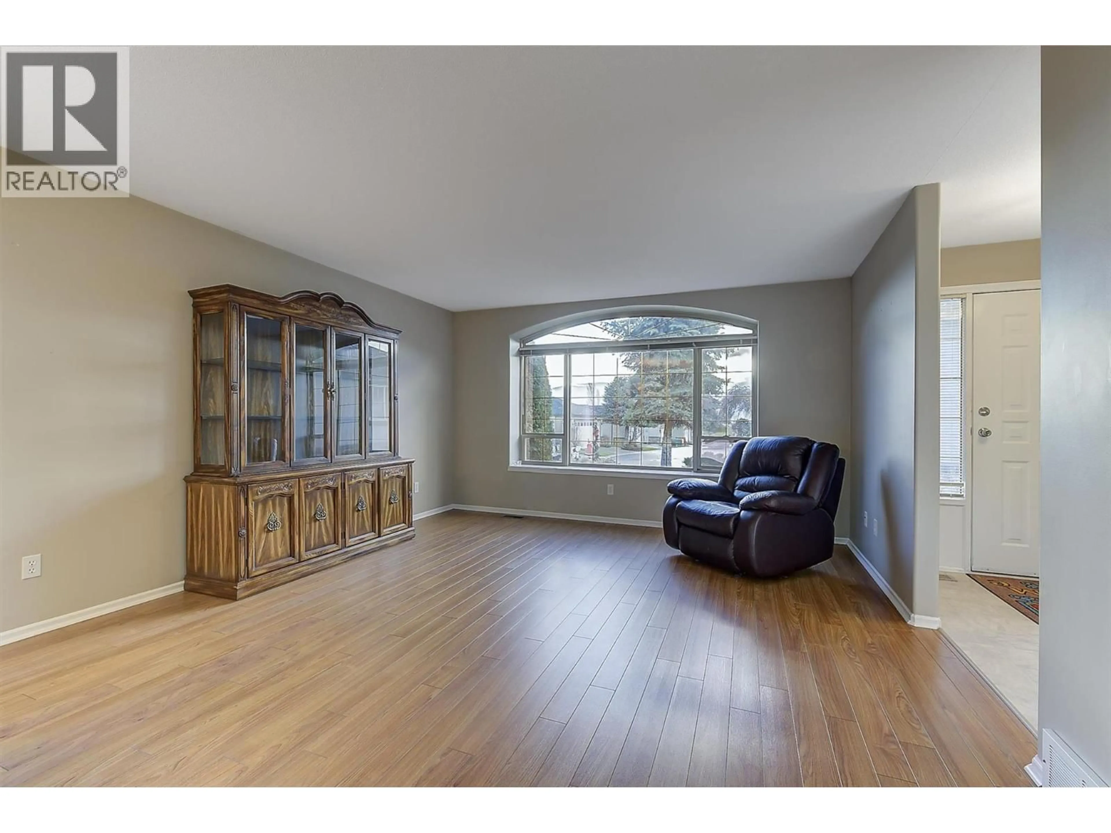 Living room with furniture, wood/laminate floor for 458 - 2330 BUTT ROAD, West Kelowna British Columbia V4T2L3