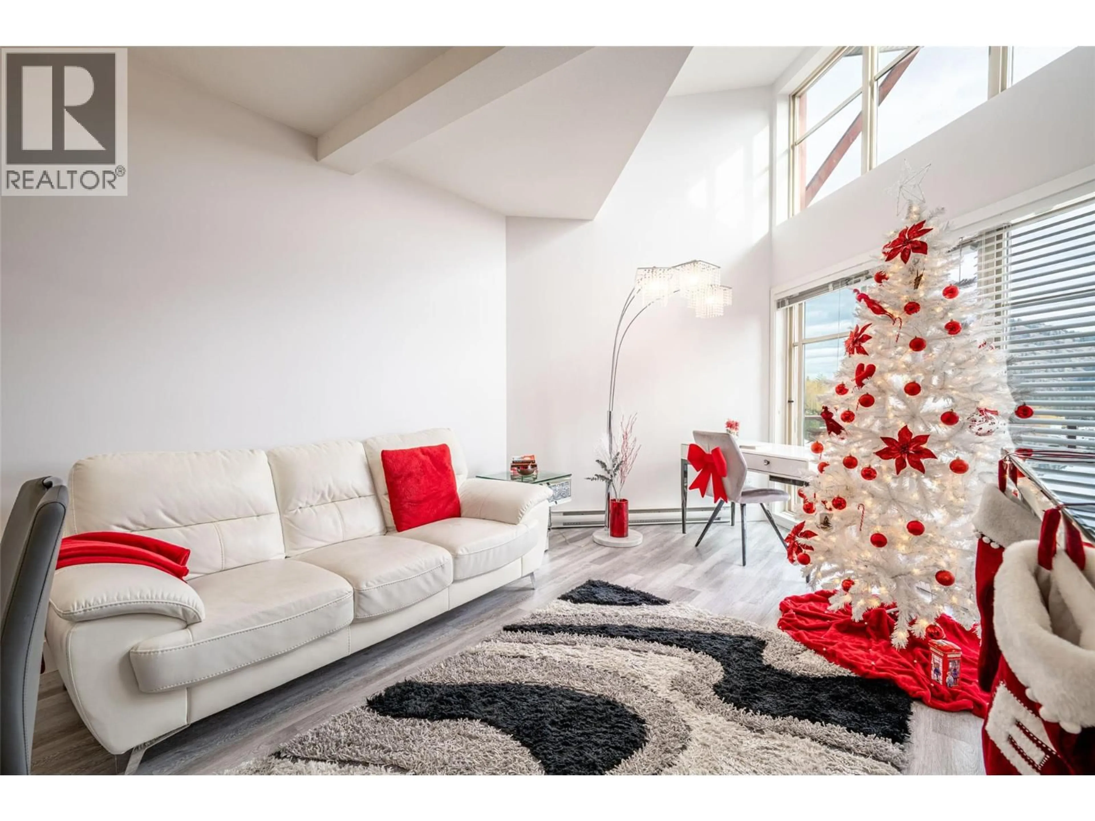 Living room with furniture, carpet floor for 405 - 3205 SKYVIEW LANE, West Kelowna British Columbia V4T1S4