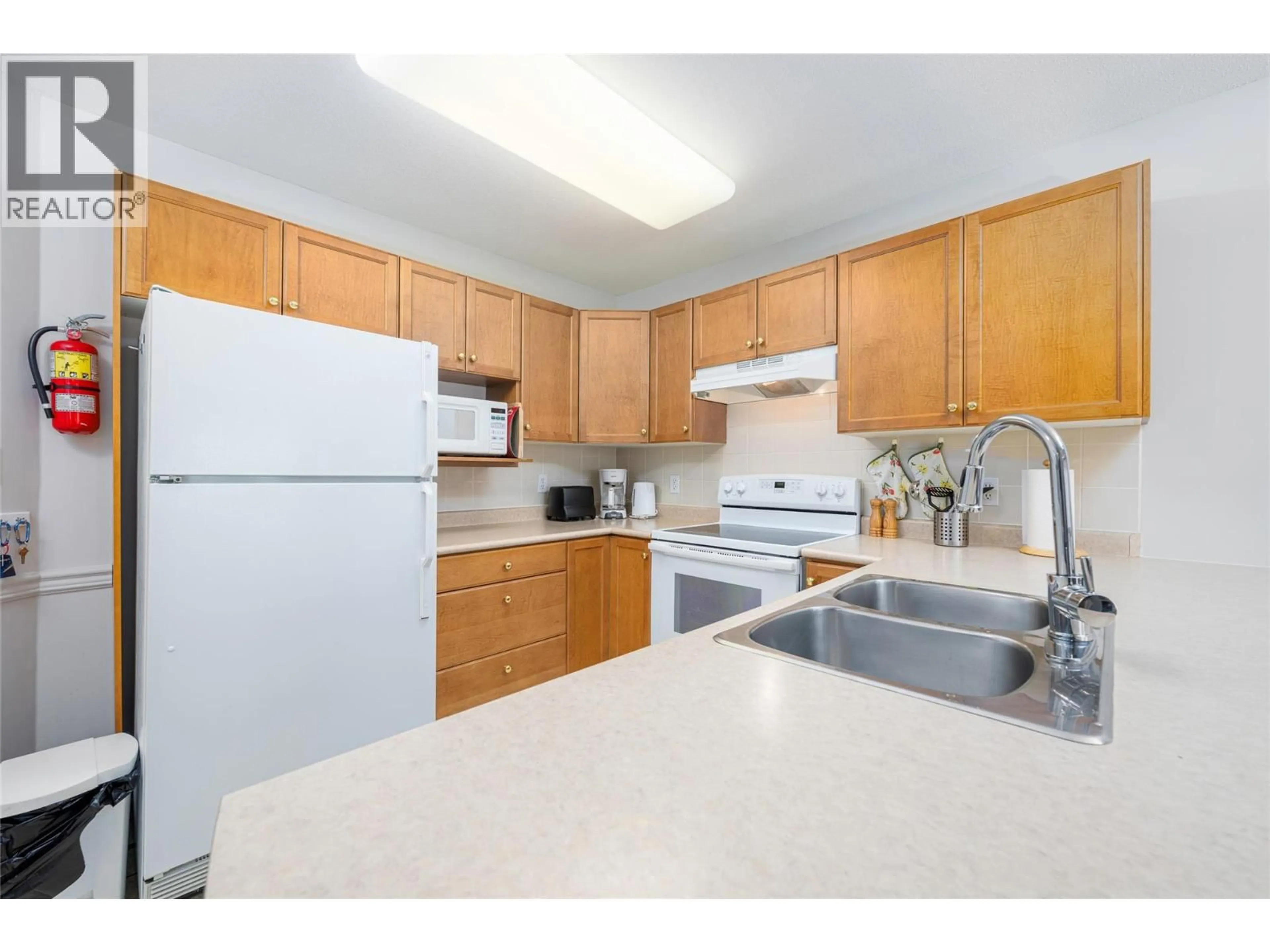 Standard kitchen, unknown for 308 - 215 KETTLE VIEW ROAD, Big White British Columbia V1P1P3