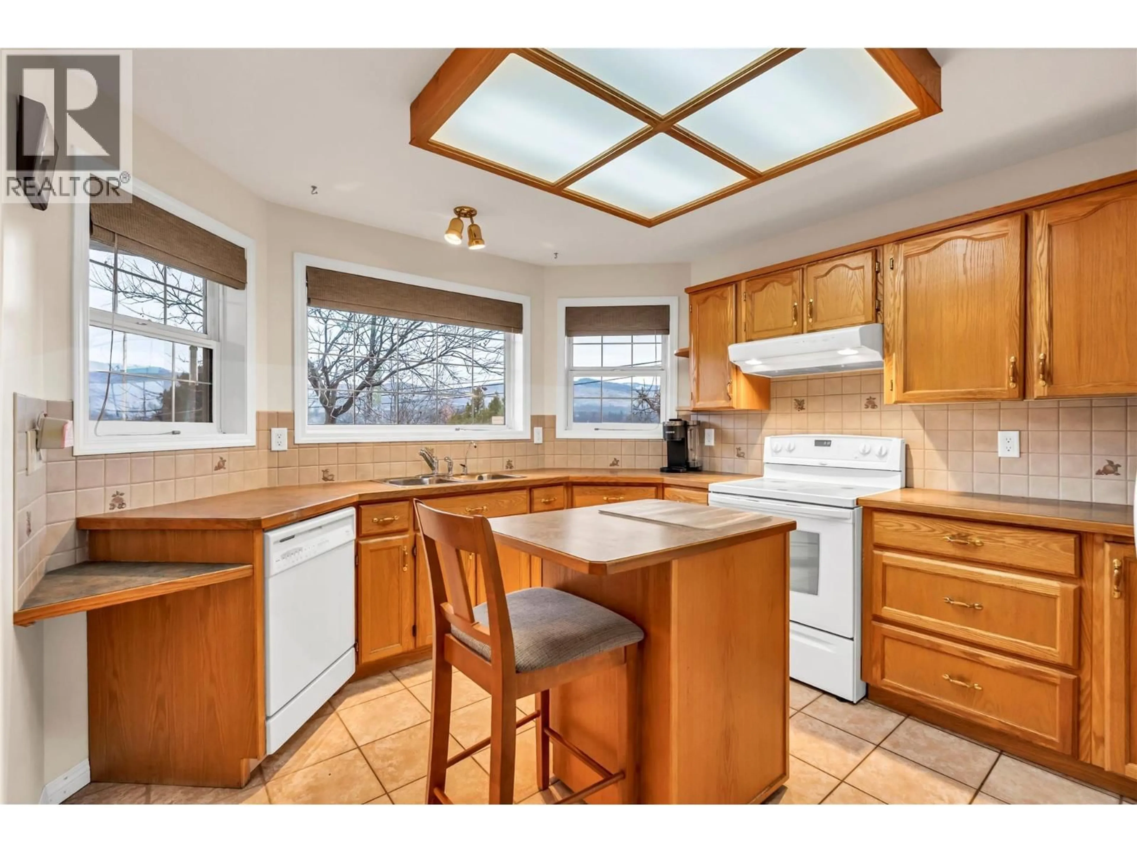 Open concept kitchen, unknown for 6108 SAINT MARTIN PLACE, Oliver British Columbia V0H1T0