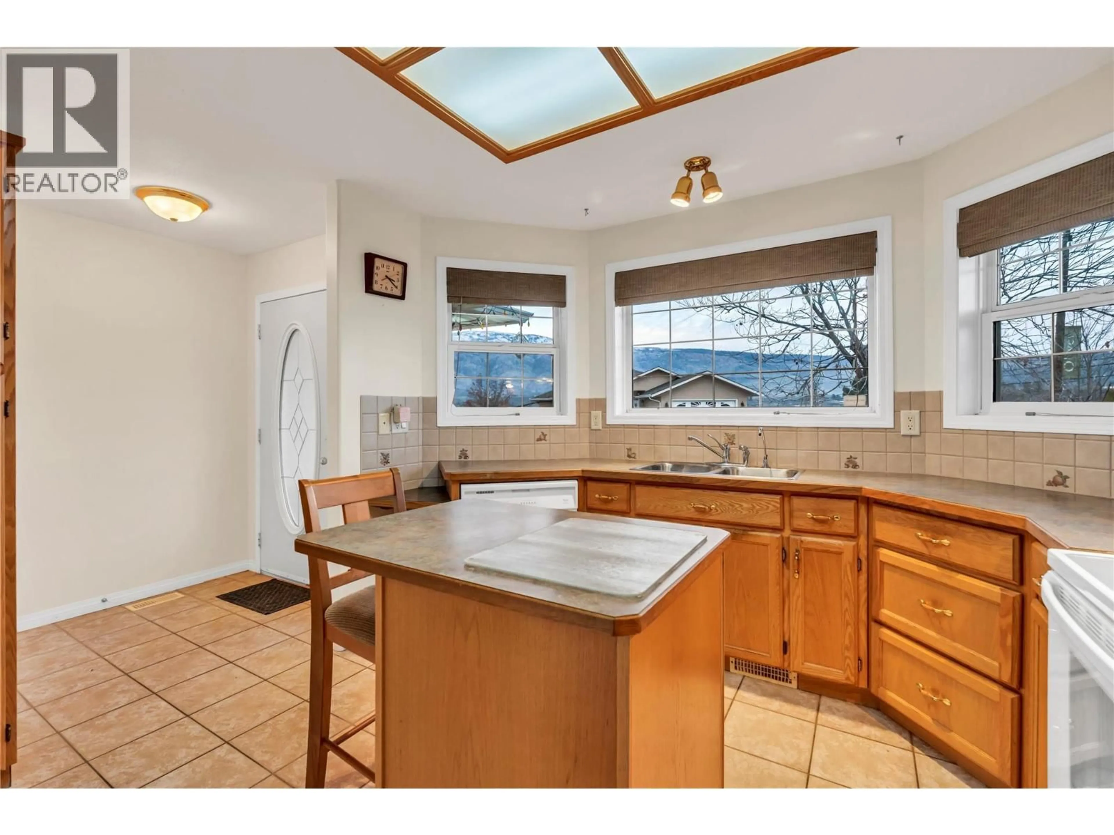 Open concept kitchen, ceramic/tile floor for 6108 SAINT MARTIN PLACE, Oliver British Columbia V0H1T0