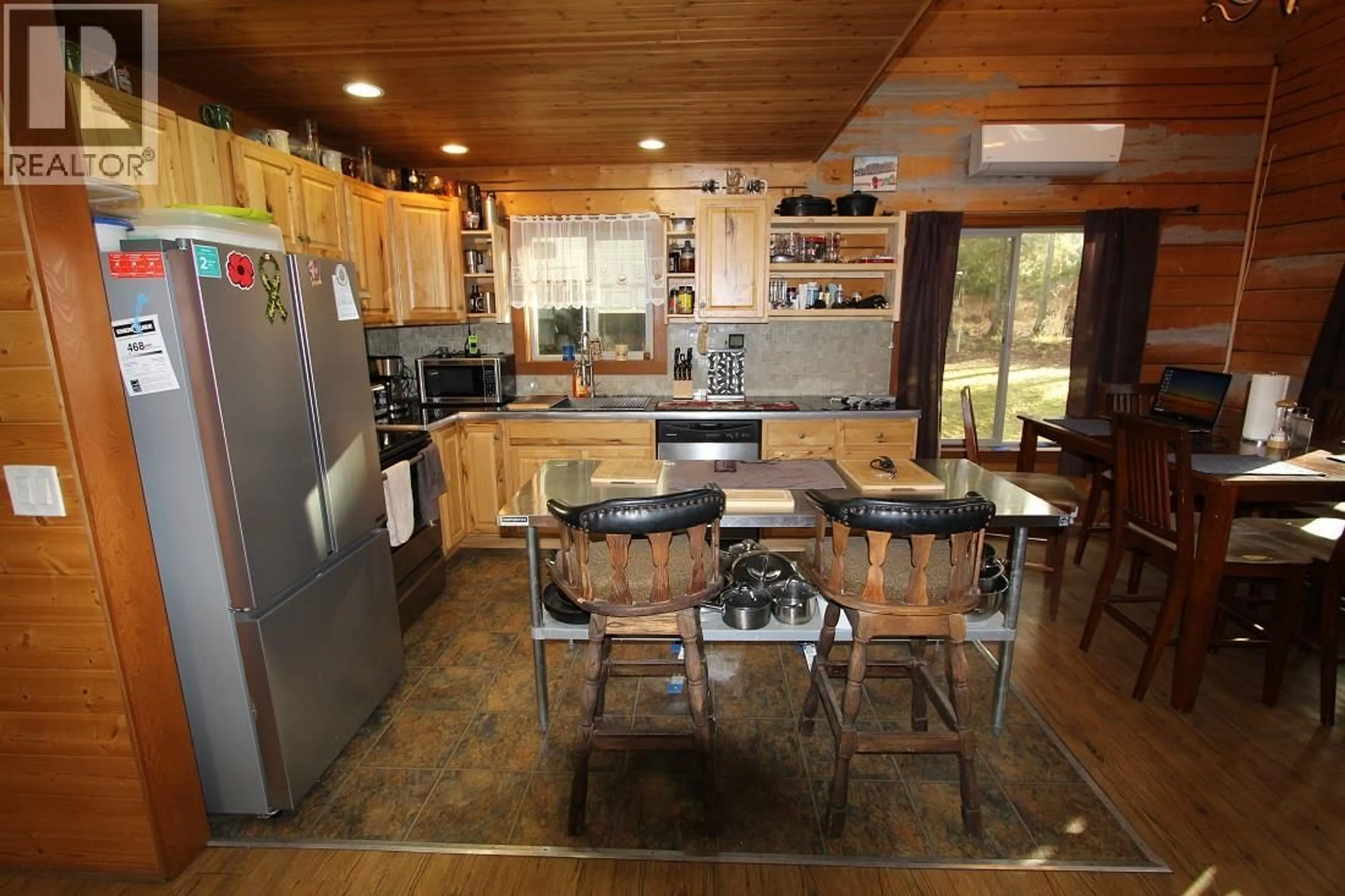 Rustic kitchen, unknown for 7629 MOUNTAIN DRIVE, Anglemont British Columbia V0E1M8