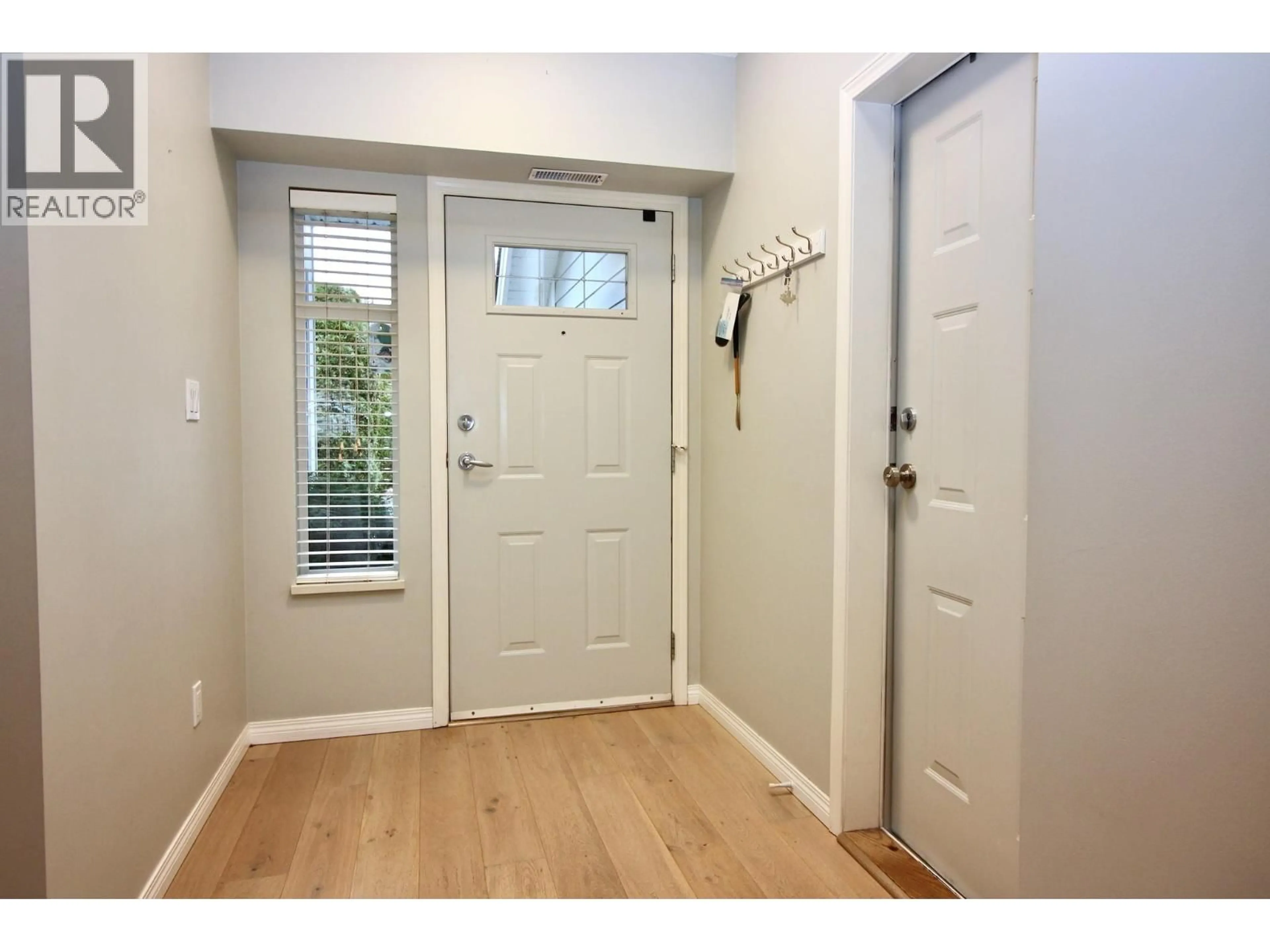 Indoor entryway for 28 - 1853 PARKVIEW CRESCENT, Kelowna British Columbia V1X8A3