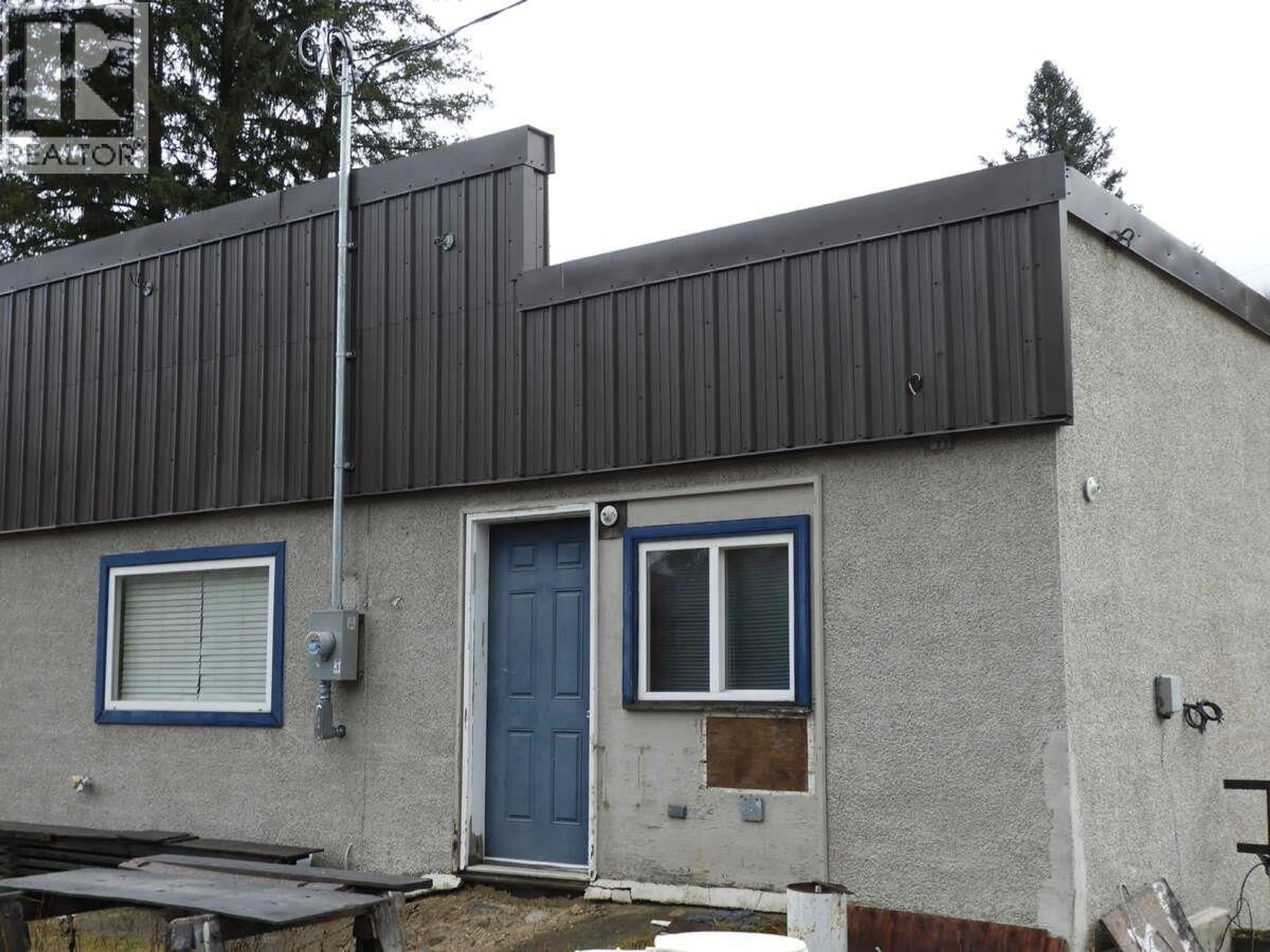 Home with vinyl exterior material, building for 6904 HIGHWAY 6 OTHER, Appledale British Columbia V0G2J0