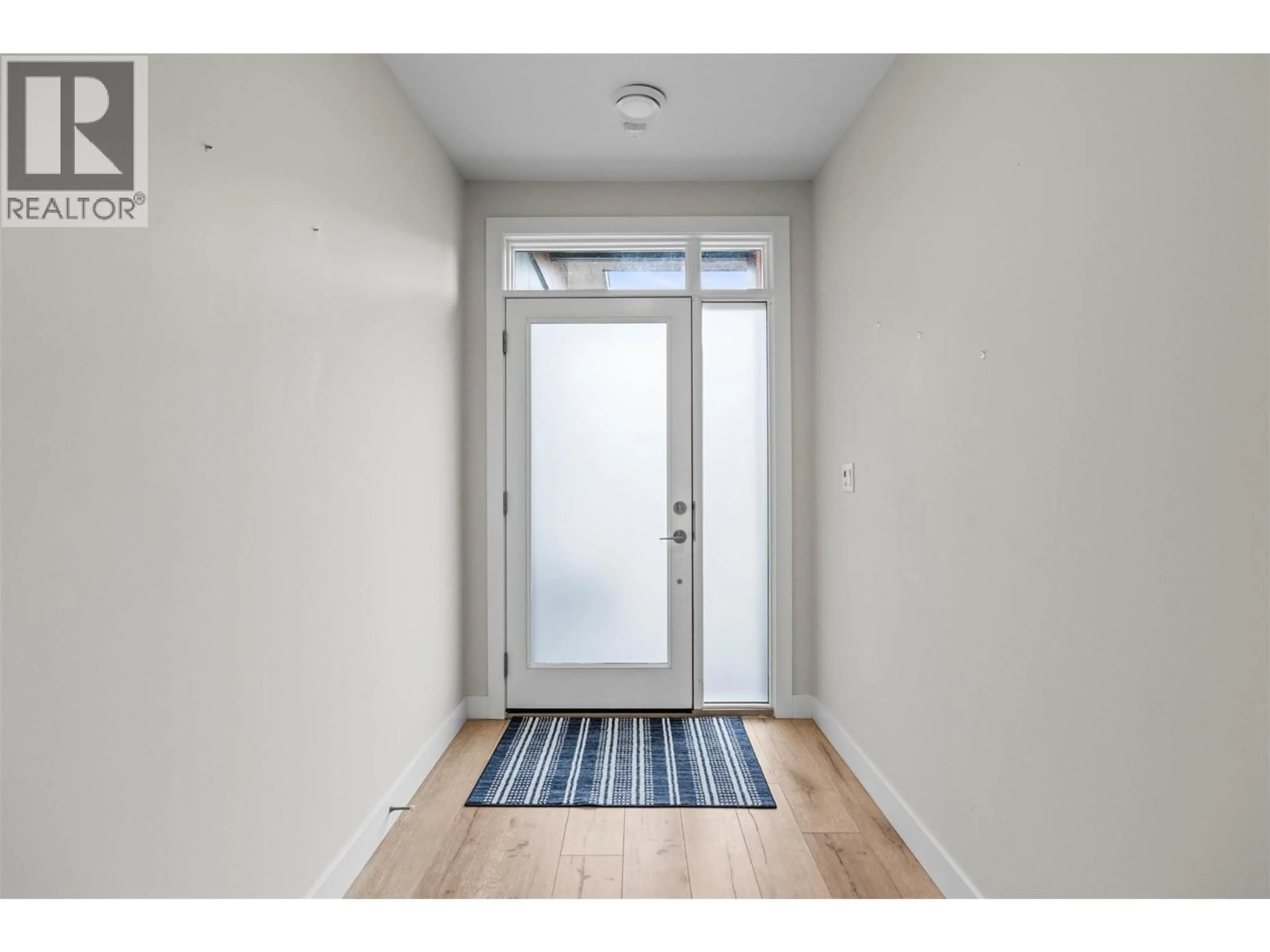 Indoor entryway for 204 VINEYARD WAY, Vernon British Columbia V1H1Z7