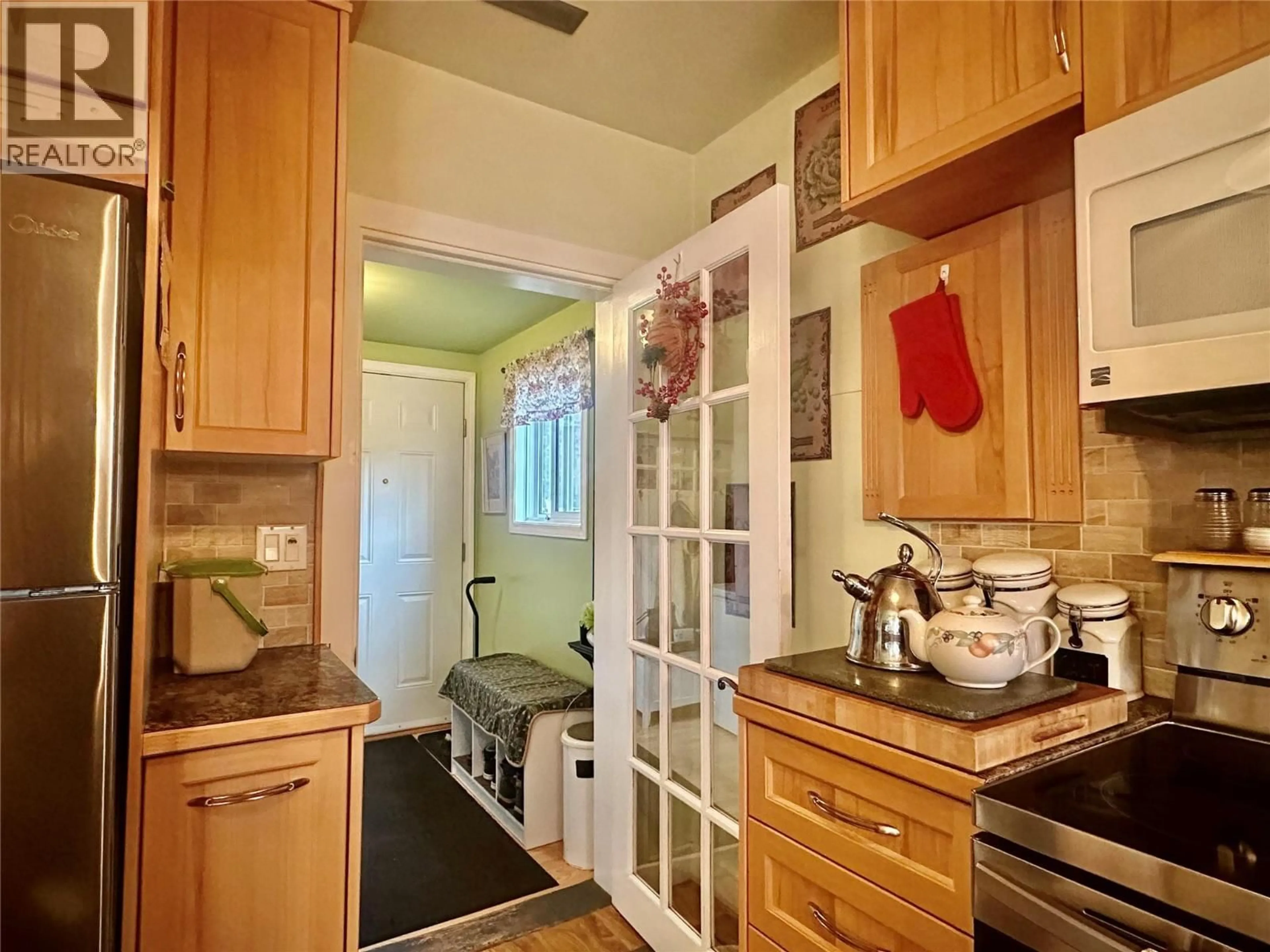 Standard kitchen, unknown for 5826 MAIN STREET, Oliver British Columbia V0H1T9