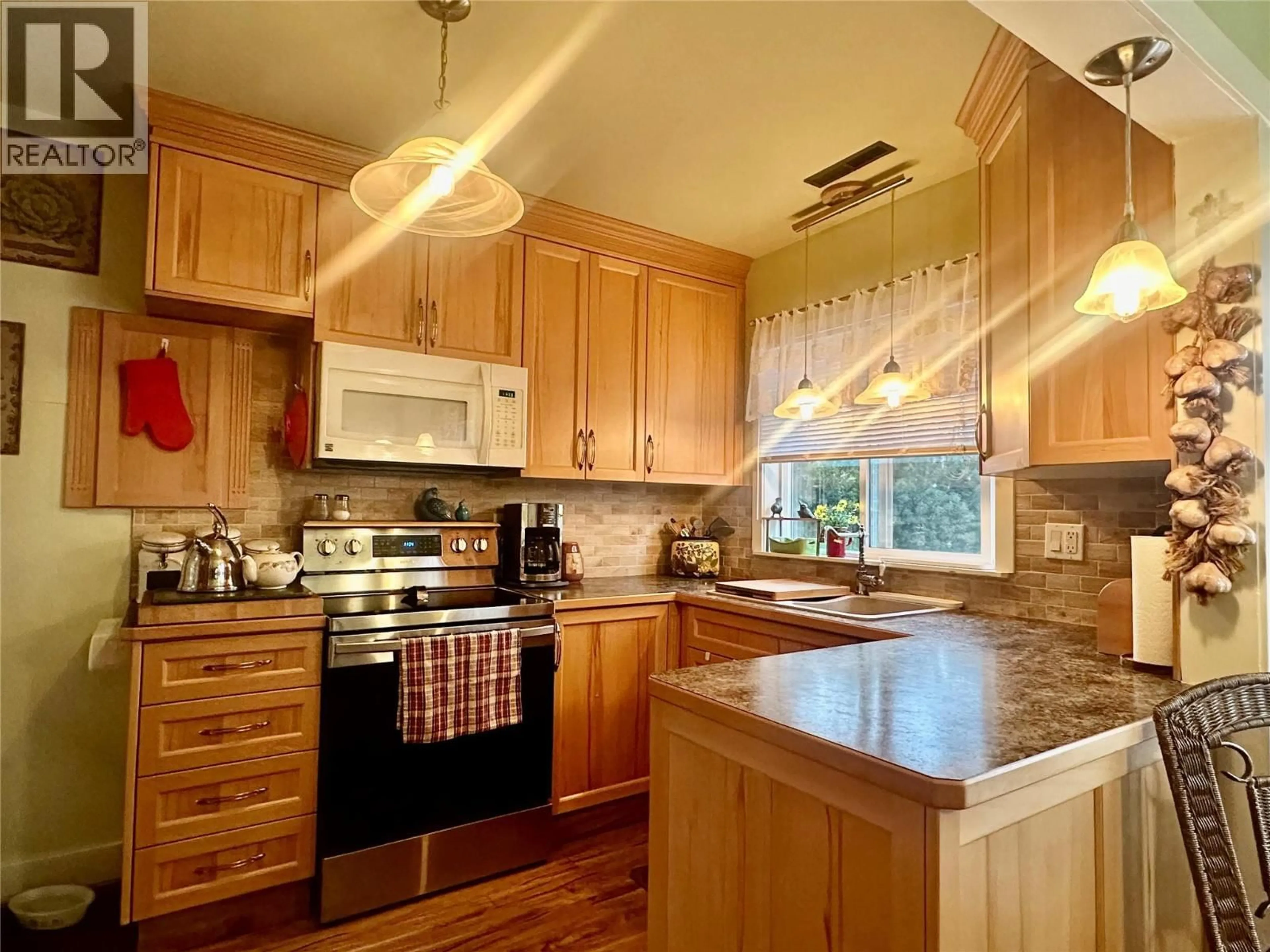 Standard kitchen, wood/laminate floor for 5826 MAIN STREET, Oliver British Columbia V0H1T9