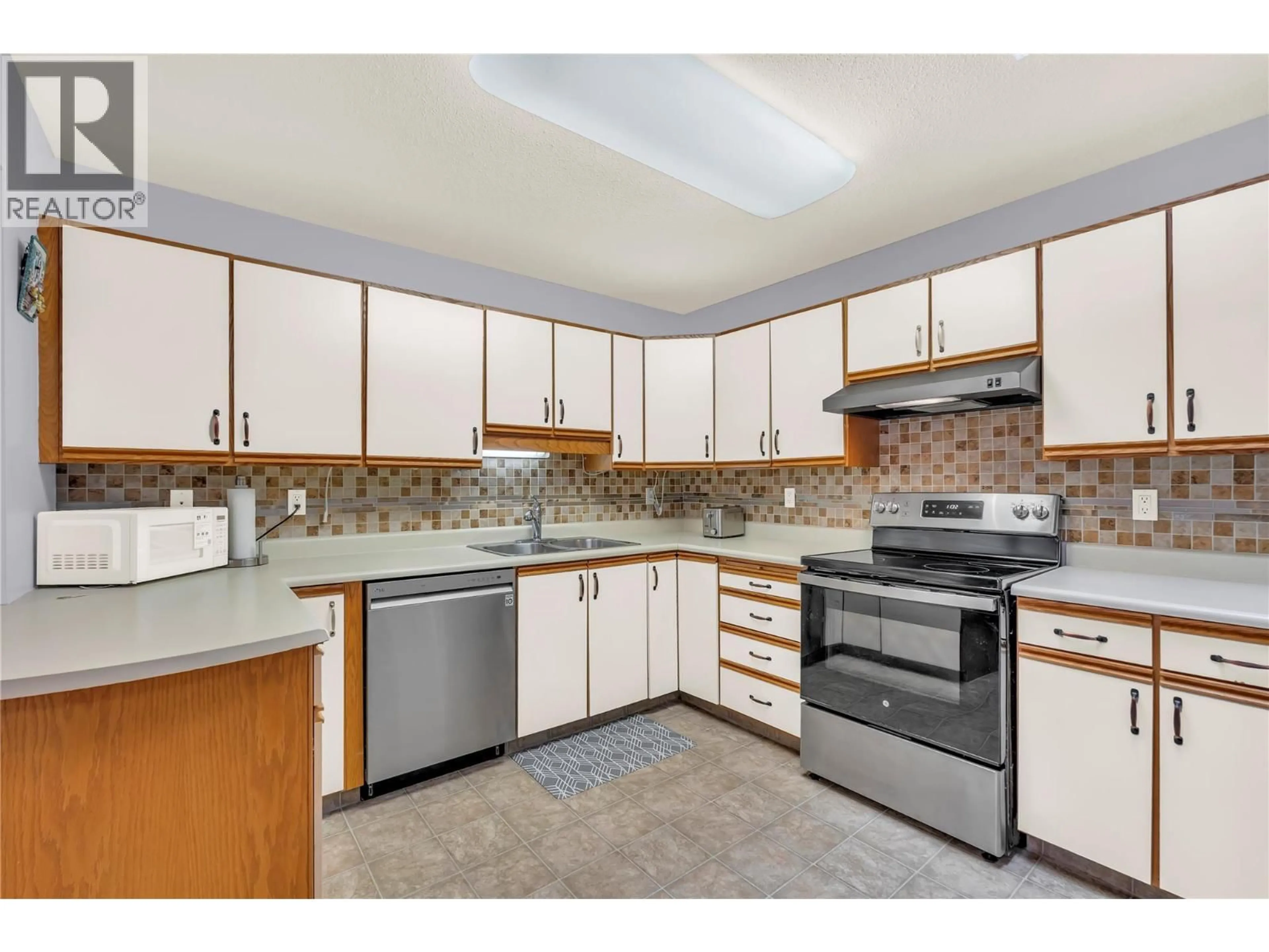 Standard kitchen, ceramic/tile floor for 402 - 272 GREEN AVENUE, Penticton British Columbia V2A3T2