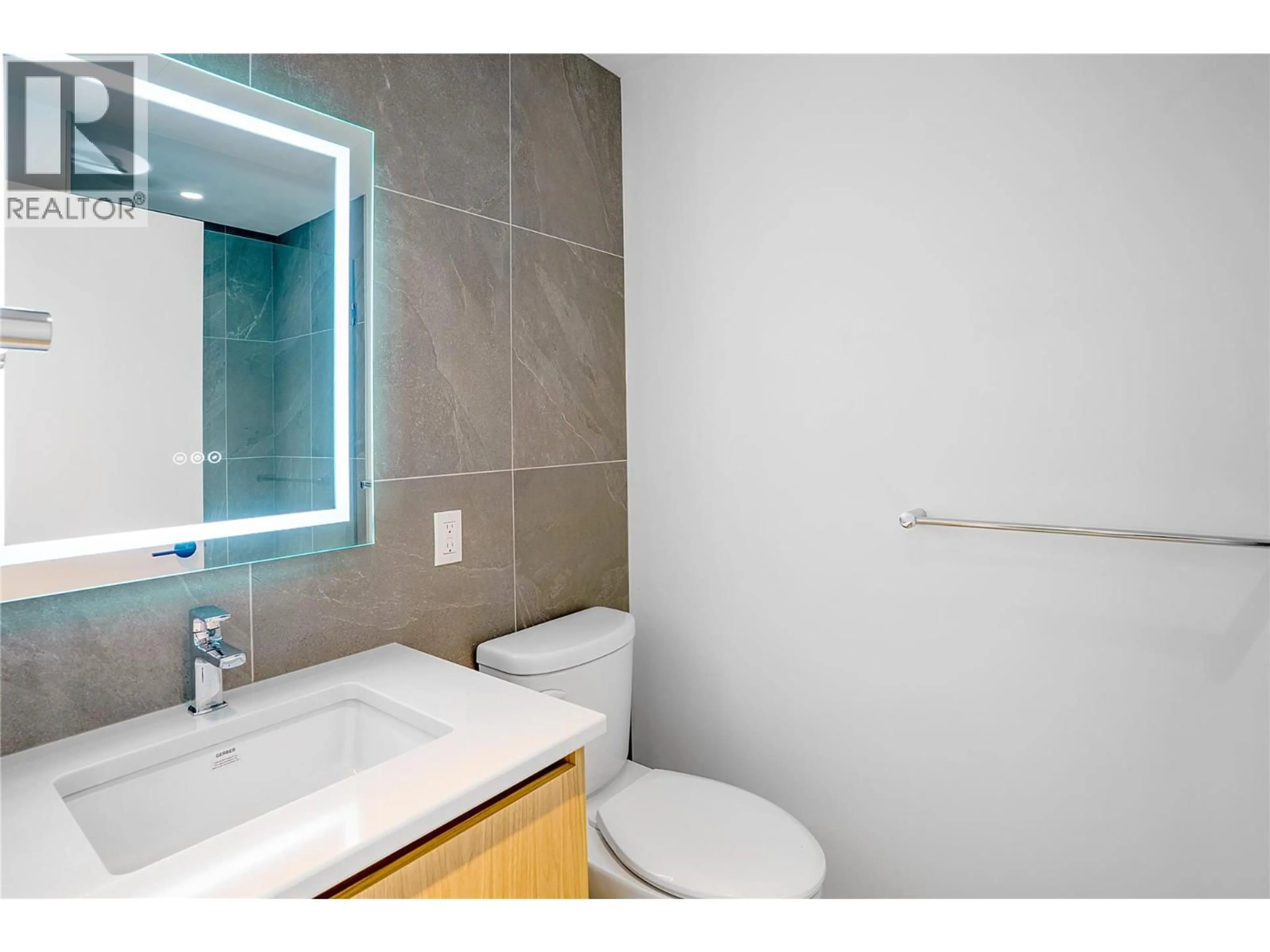 Standard bathroom, ceramic/tile floor for 309 - 3051 ABBOTT STREET, Kelowna British Columbia V1Y0P1