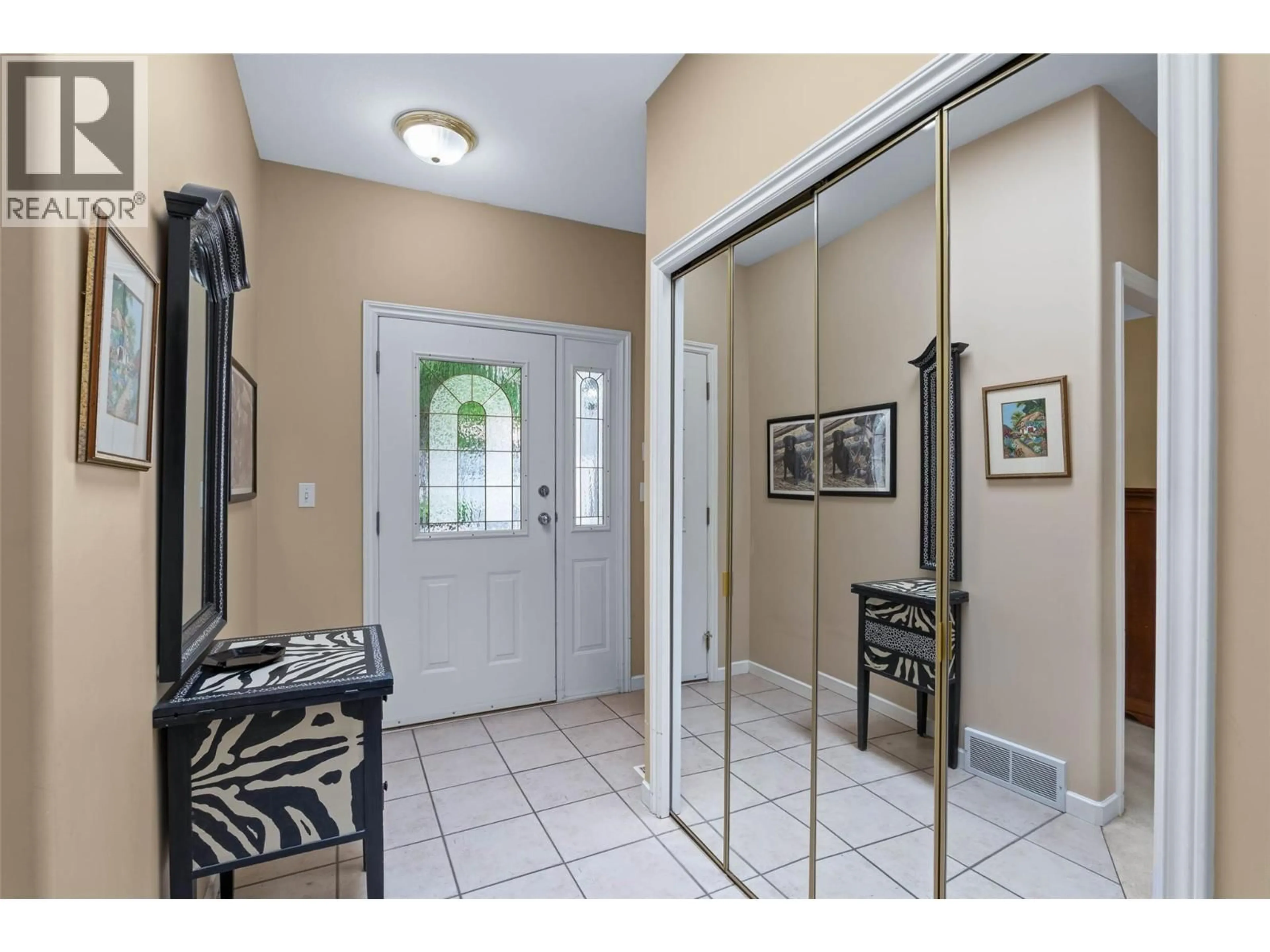 Indoor entryway for 32 - 650 HARRINGTON ROAD, Kamloops British Columbia V2B6T7
