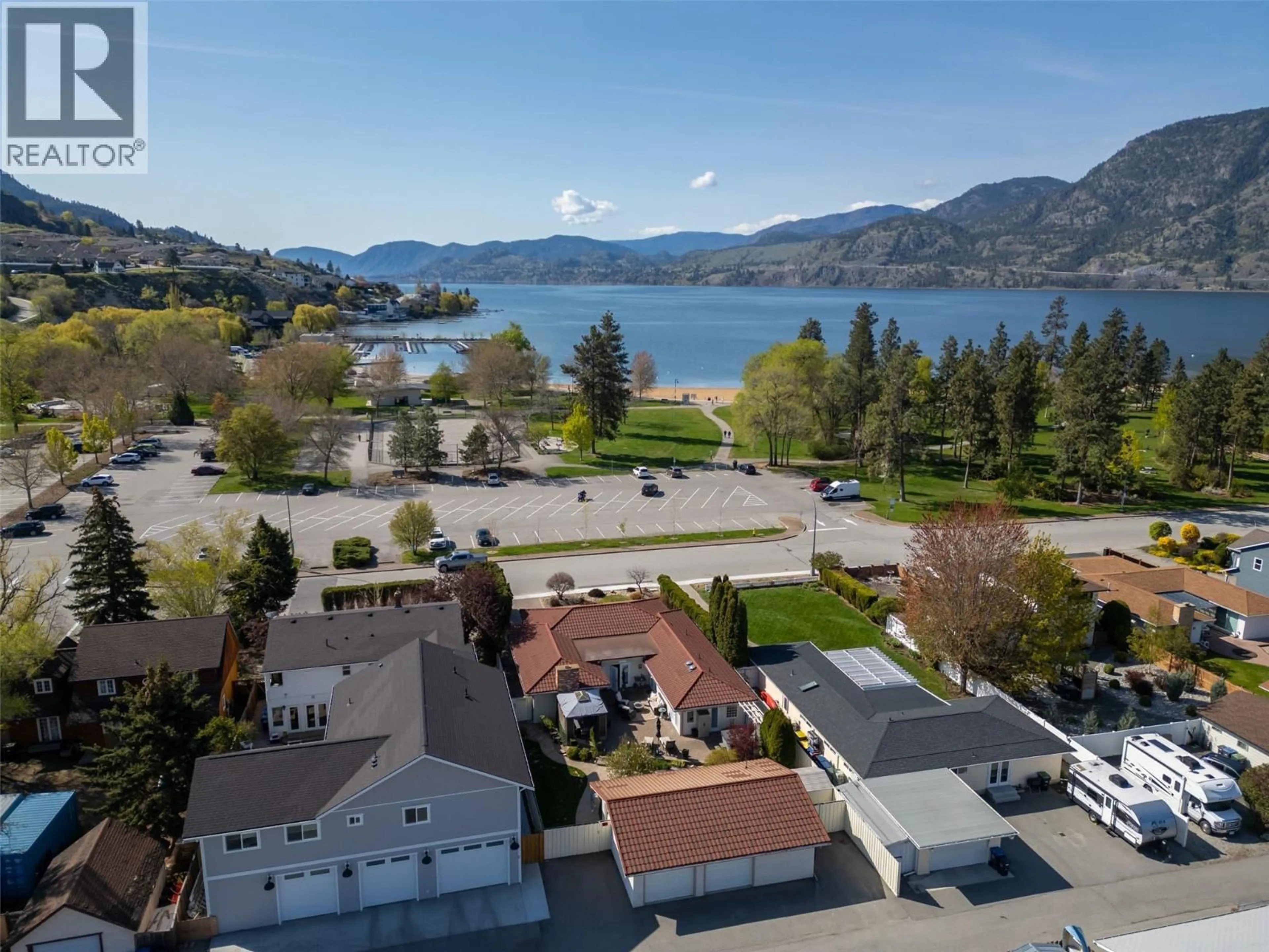 A pic from outside/outdoor area/front of a property/back of a property/a pic from drone, water/lake/river/ocean view for 115 ELM AVENUE, Penticton British Columbia V2A3W1