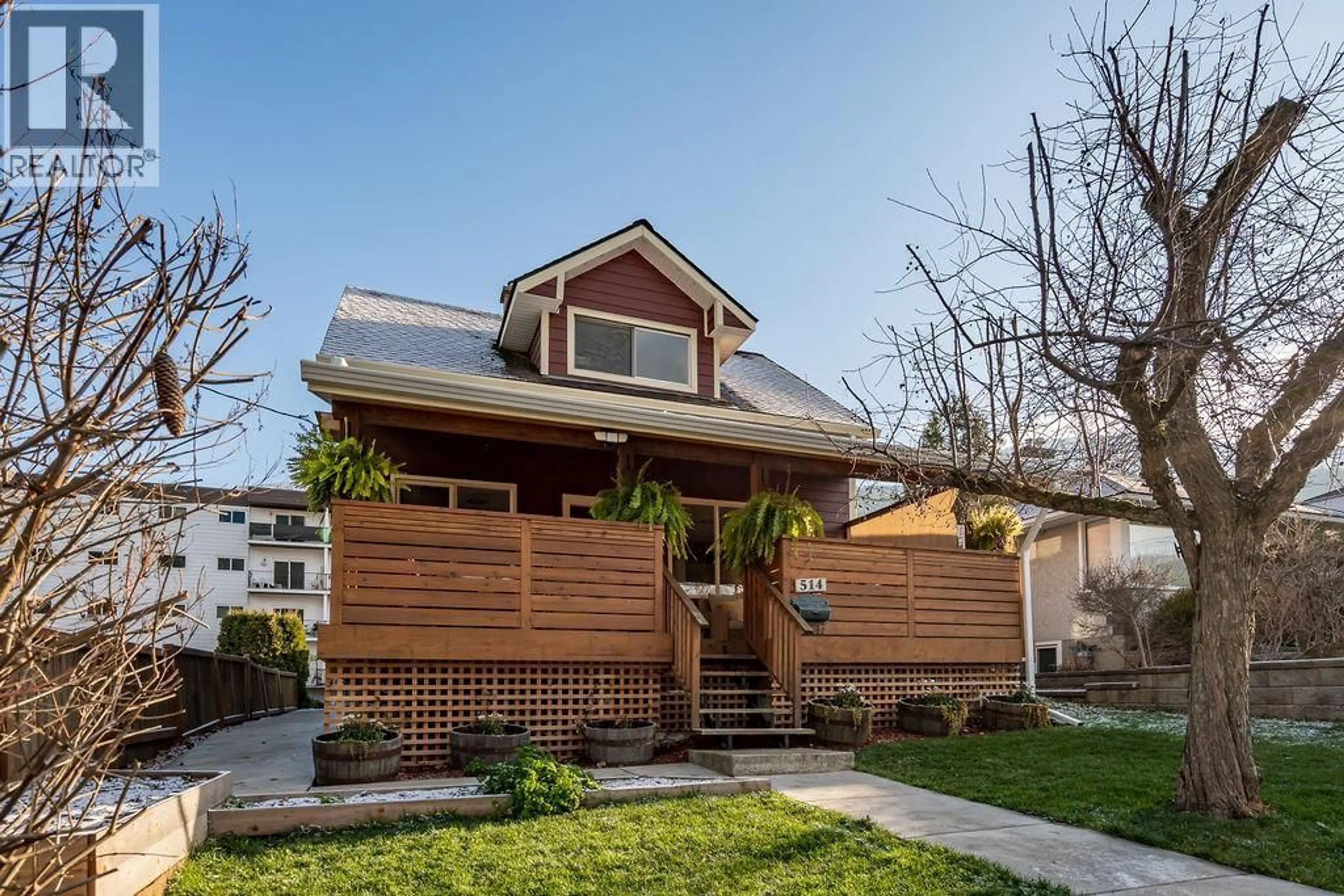 Home with vinyl exterior material, street for 514 FIRST STREET, Nelson British Columbia V1L2K8