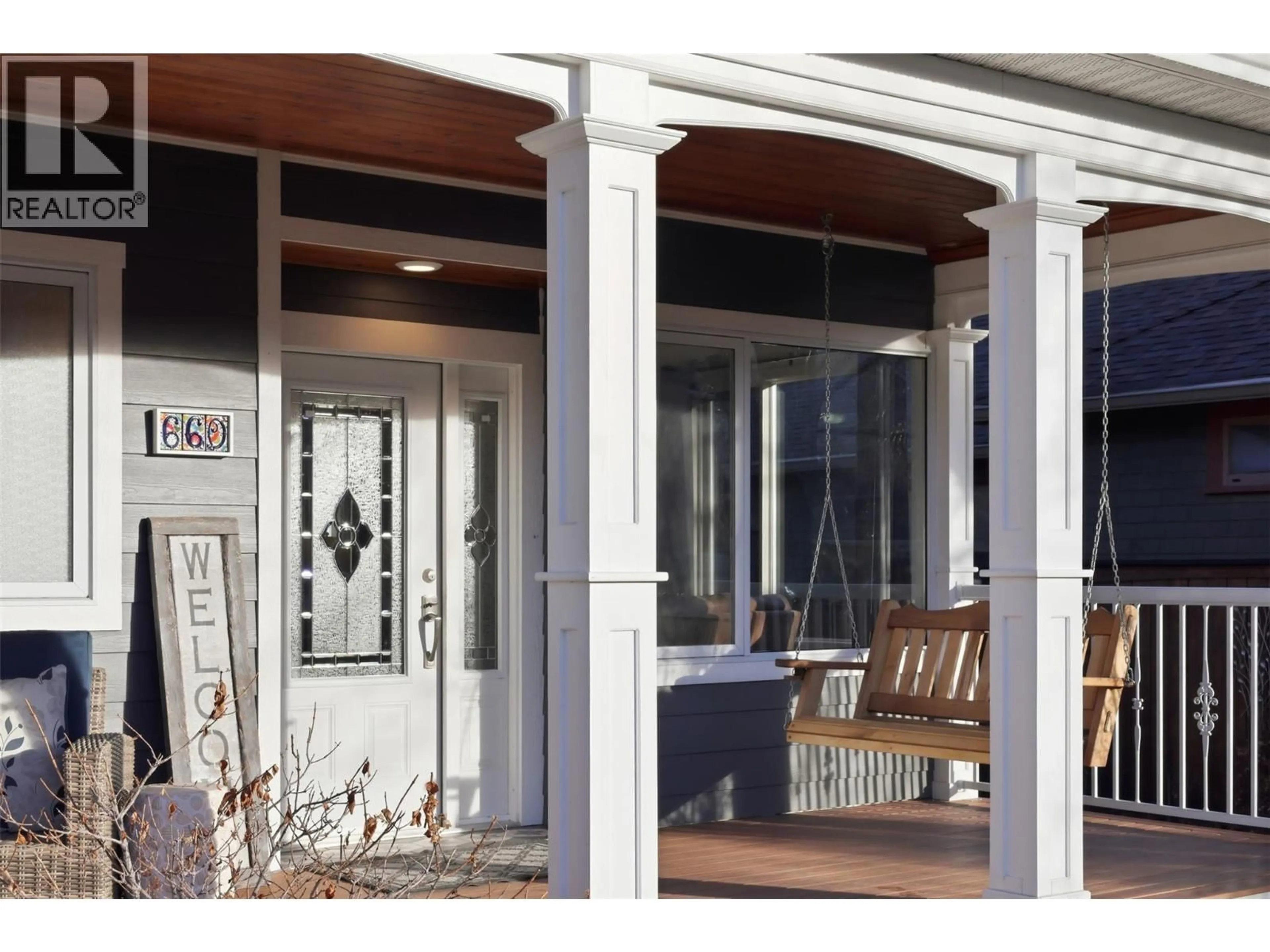 Indoor entryway for 660 BATTLE STREET, Kamloops British Columbia V2C2M3