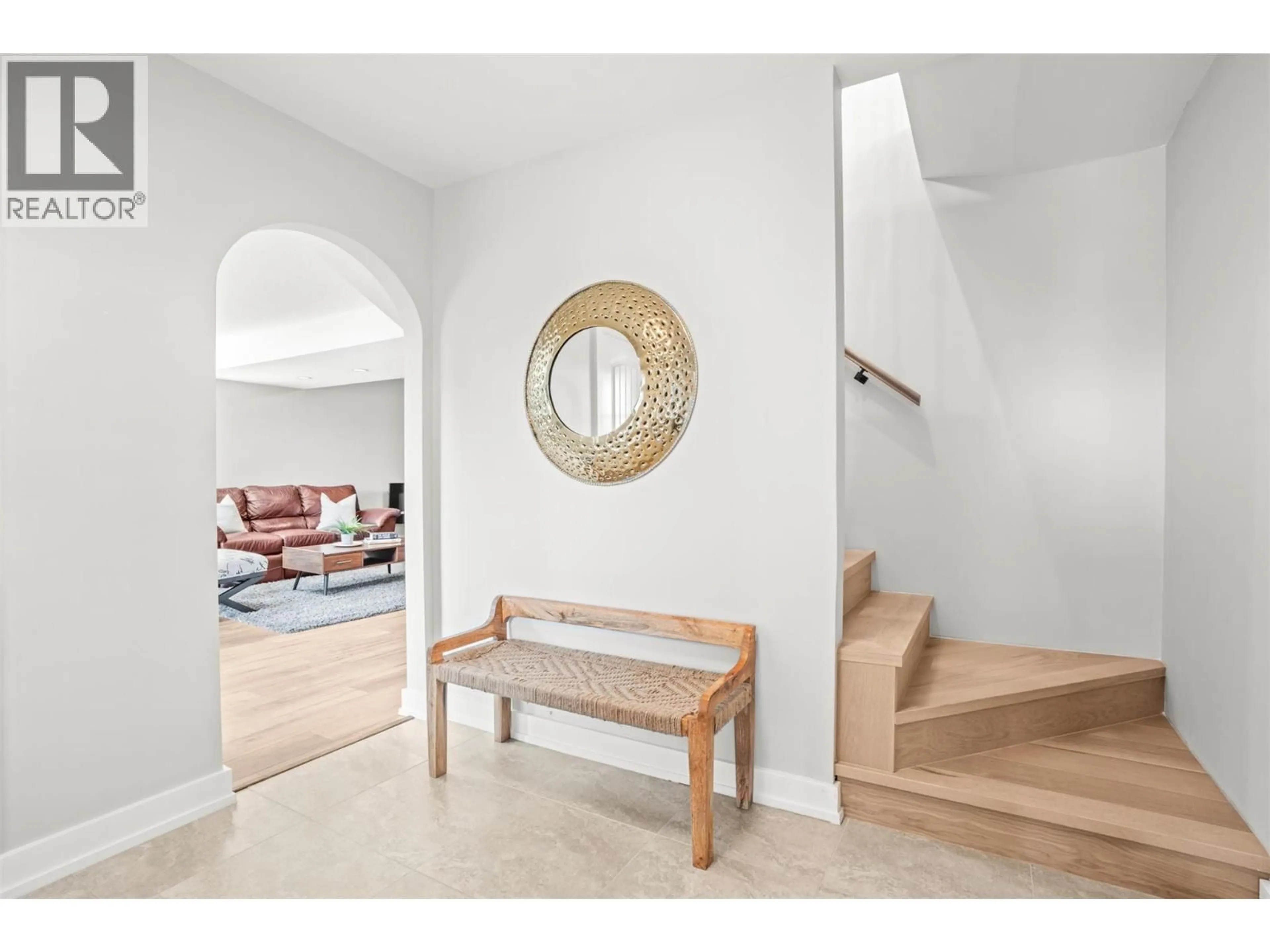 Indoor entryway for 8990 COLLEGE DRIVE, Coldstream British Columbia V1B2P6