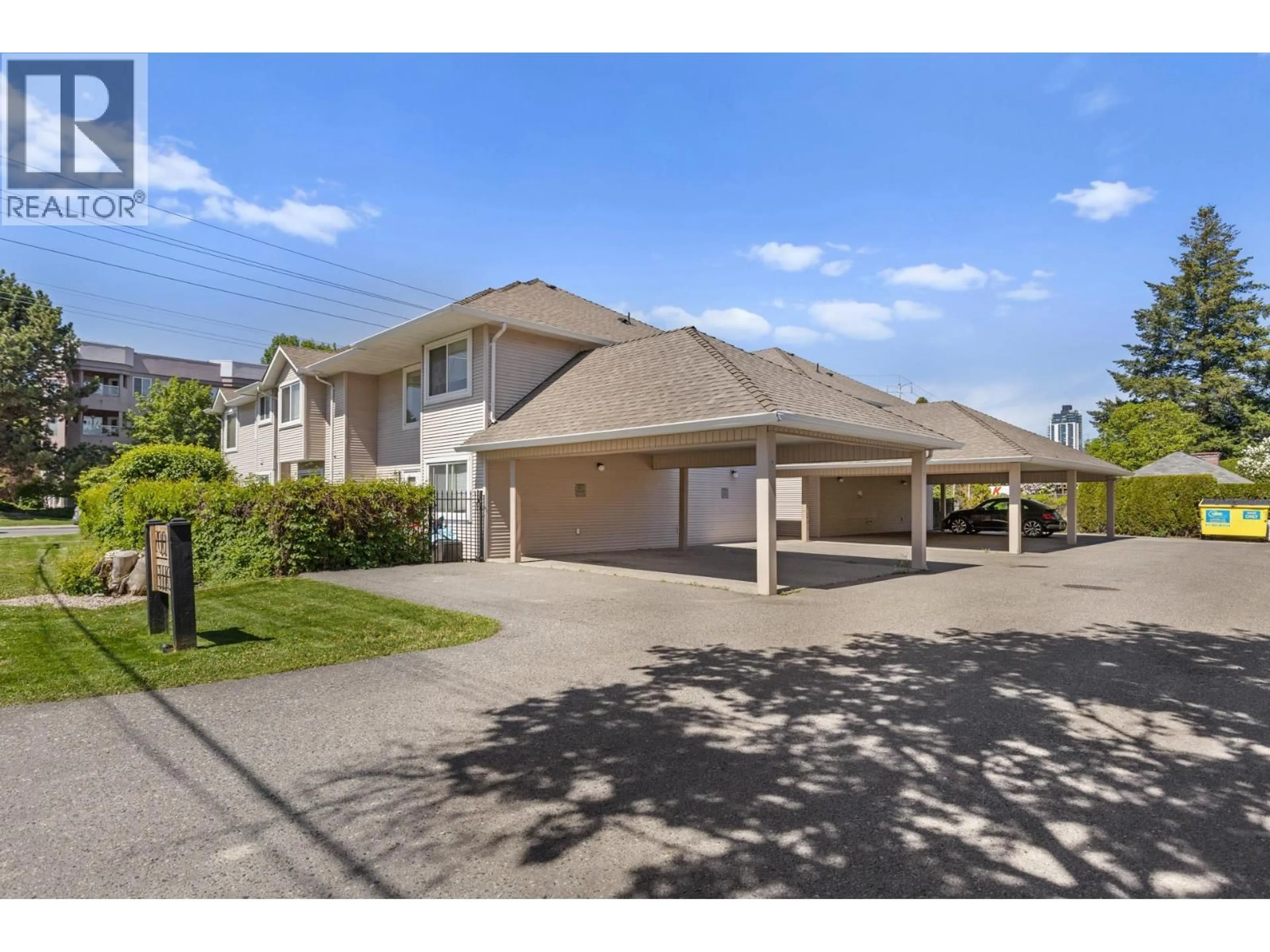 A pic from outside/outdoor area/front of a property/back of a property/a pic from drone, street for 3 - 700 ELLIOT AVENUE, Kelowna British Columbia V1Y5T1