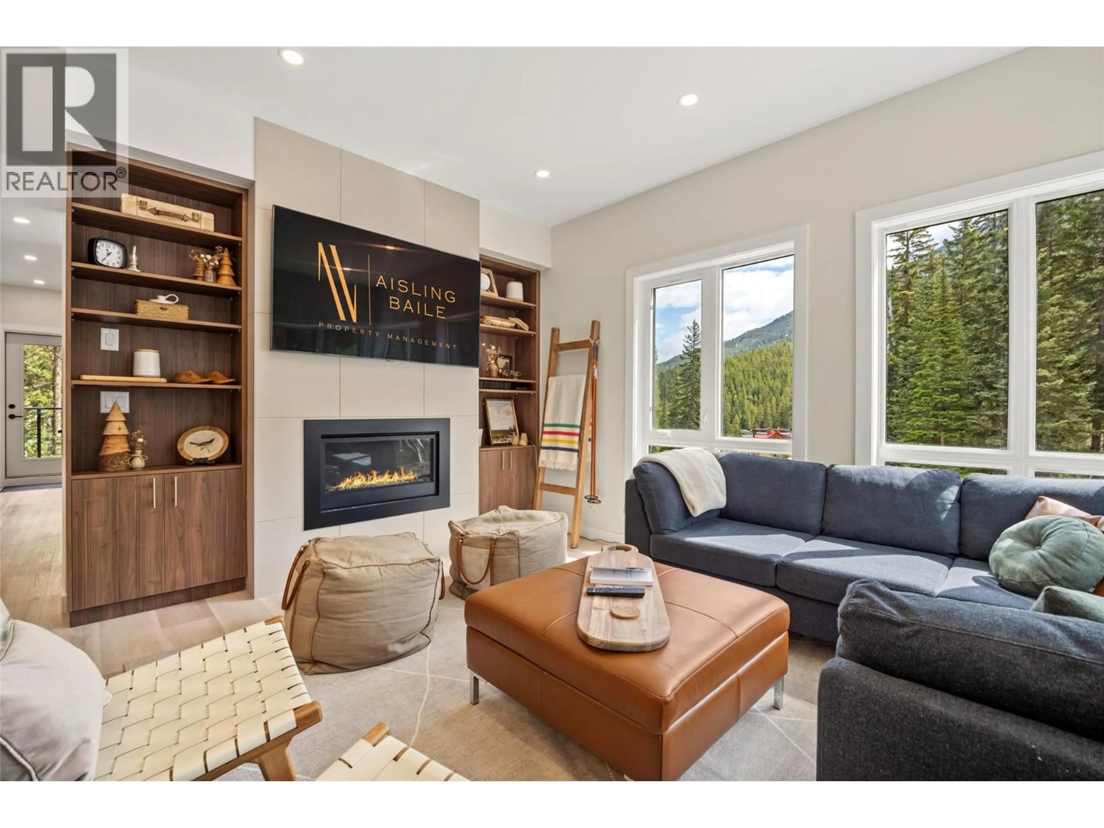 Living room with furniture, unknown for 206 - 2116 PANORAMA DRIVE, Panorama British Columbia V0A1T0