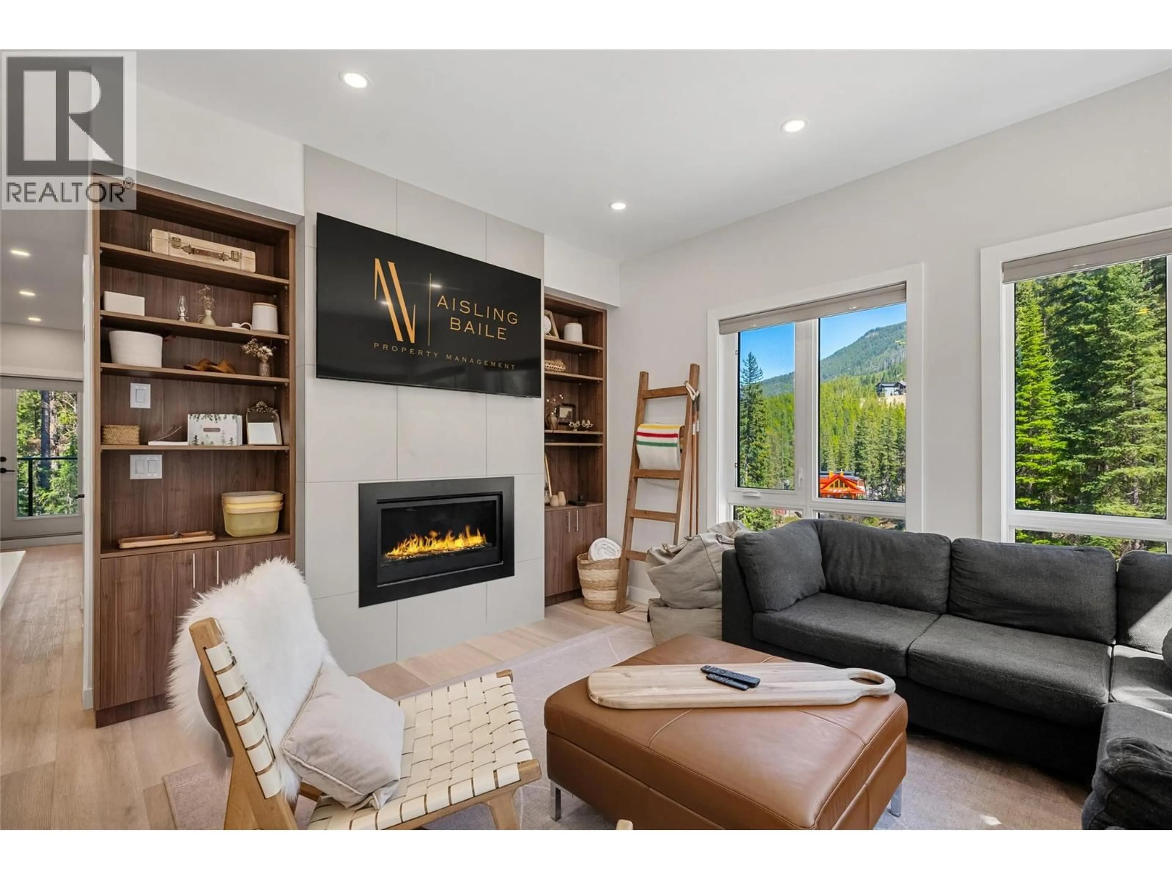 Living room with furniture, unknown for 206 - 2116 PANORAMA DRIVE, Panorama British Columbia V0A1T0