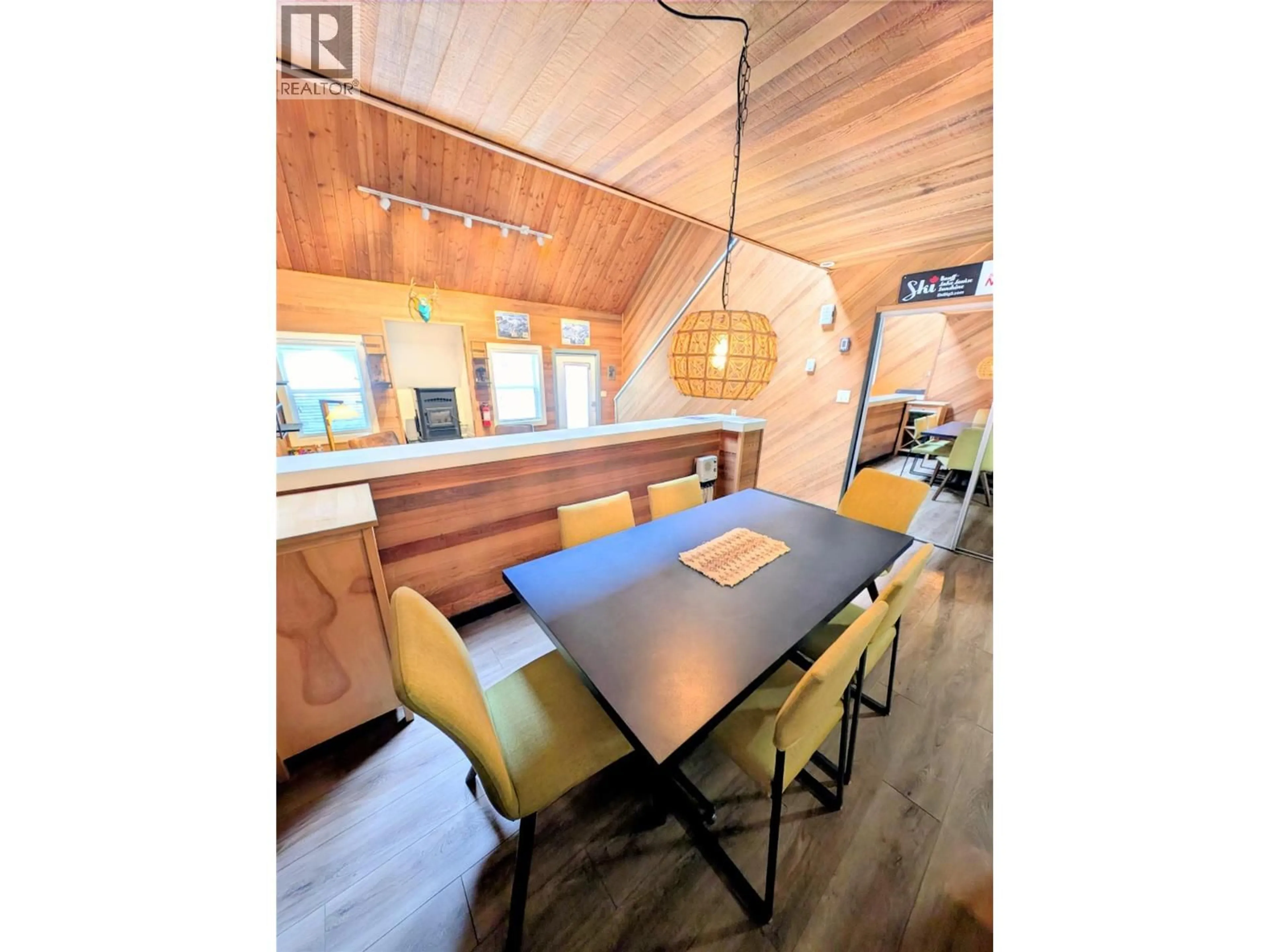 Open concept kitchen, wood/laminate floor for 138 CLEARVIEW ROAD, Penticton British Columbia V0X1K0
