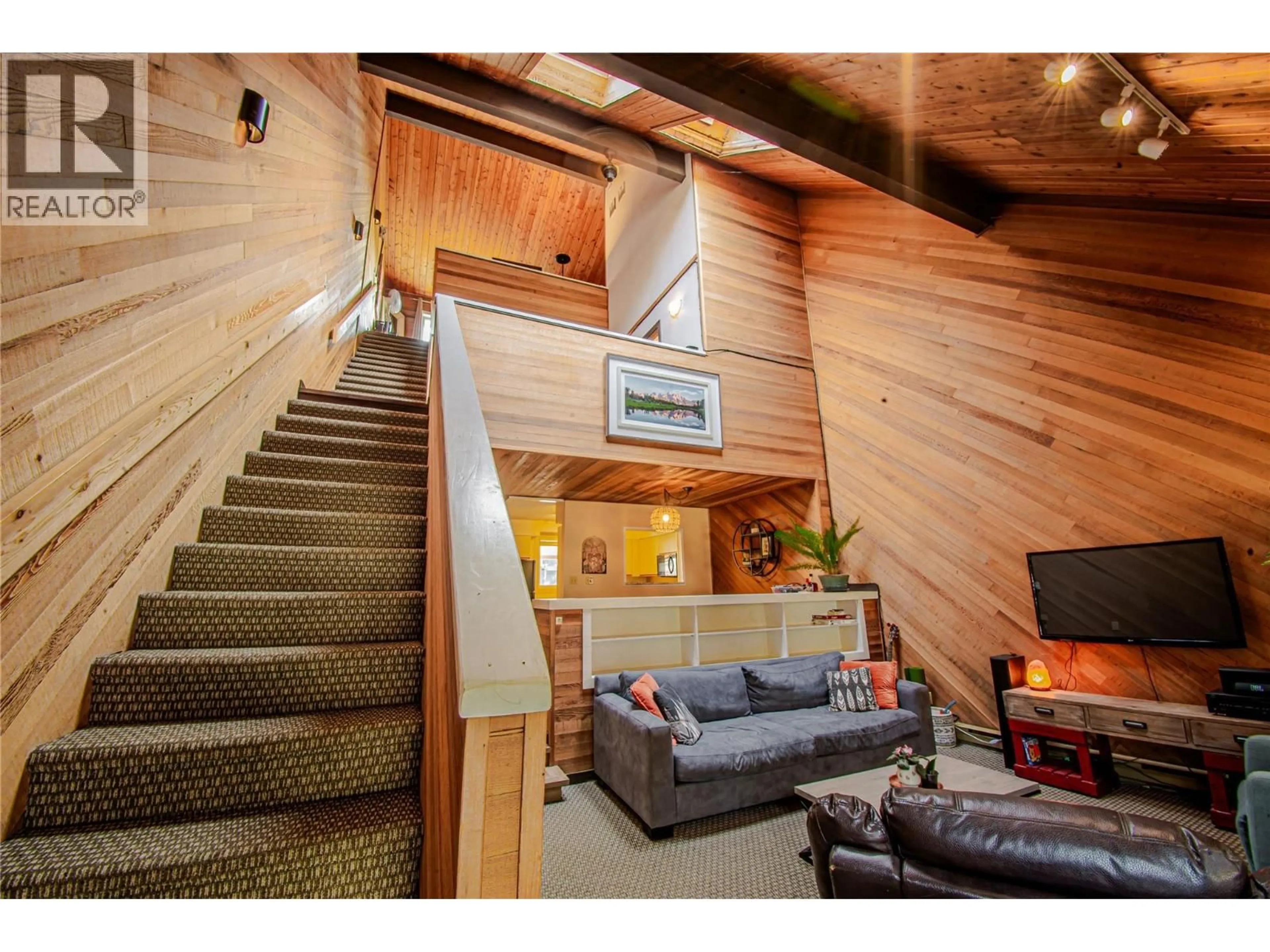 Indoor foyer for 138 CLEARVIEW ROAD, Penticton British Columbia V0X1K0