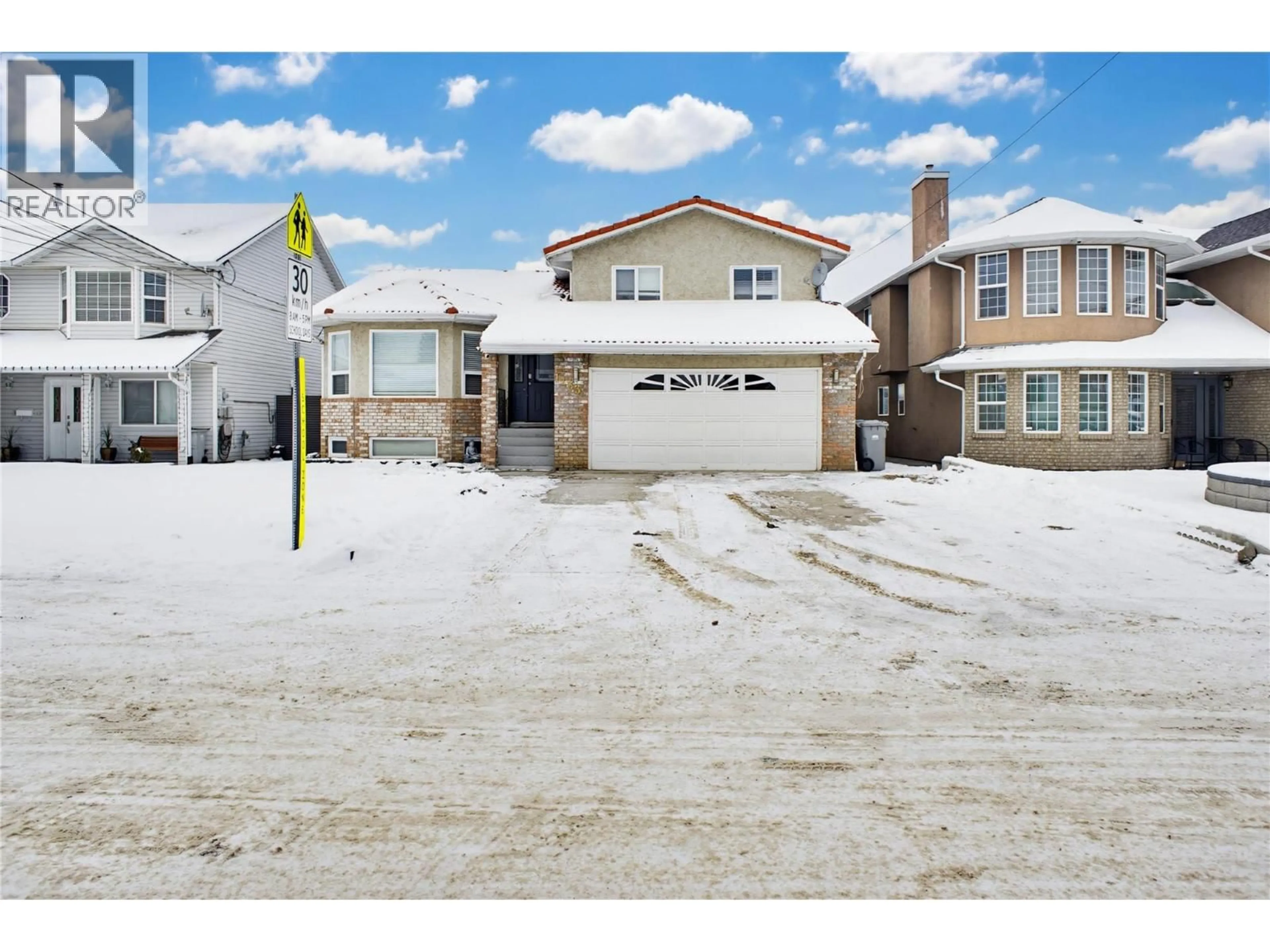 Home with vinyl exterior material, street for 1133 13TH STREET, Kamloops British Columbia V2B8K4