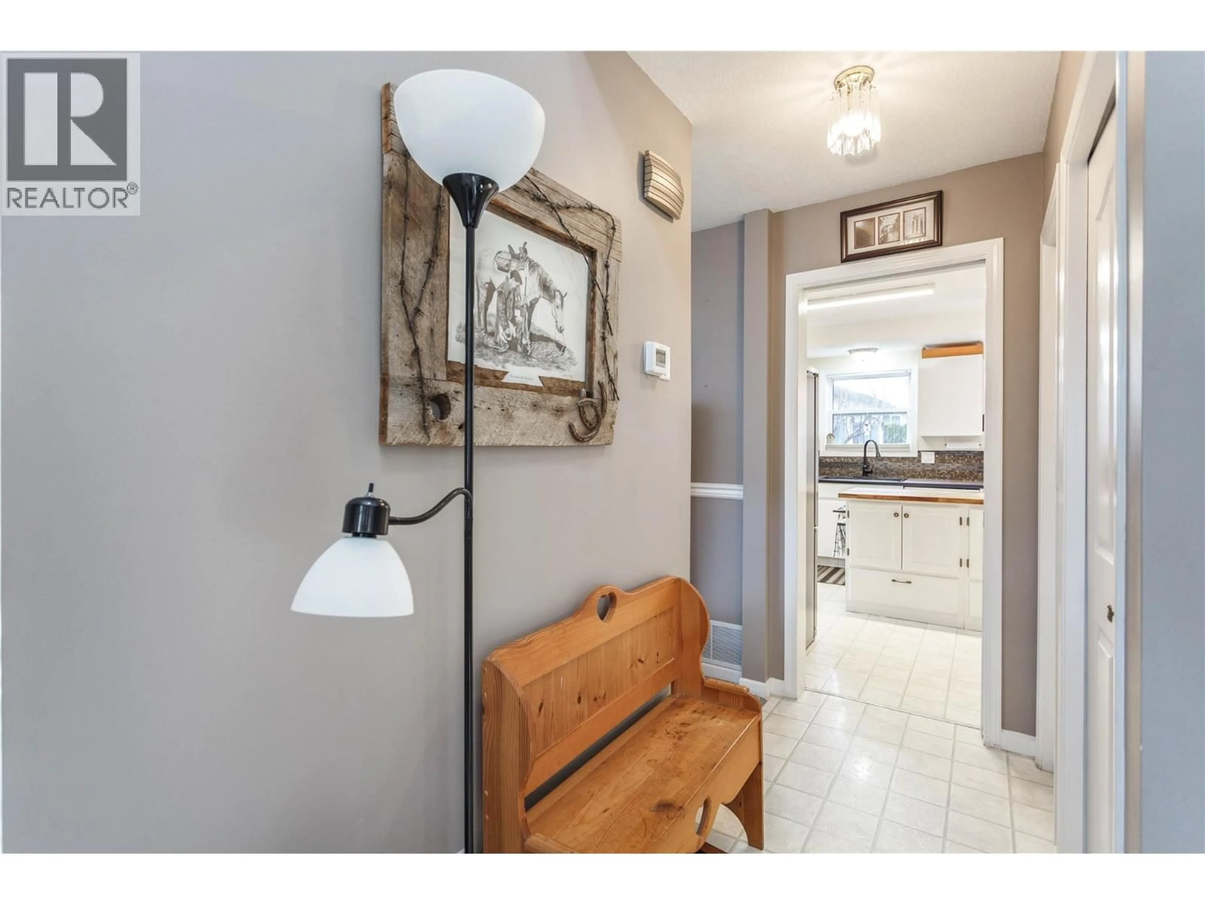 Indoor entryway for 2094 SADDLEVIEW AVENUE, Lumby British Columbia V0E2G0