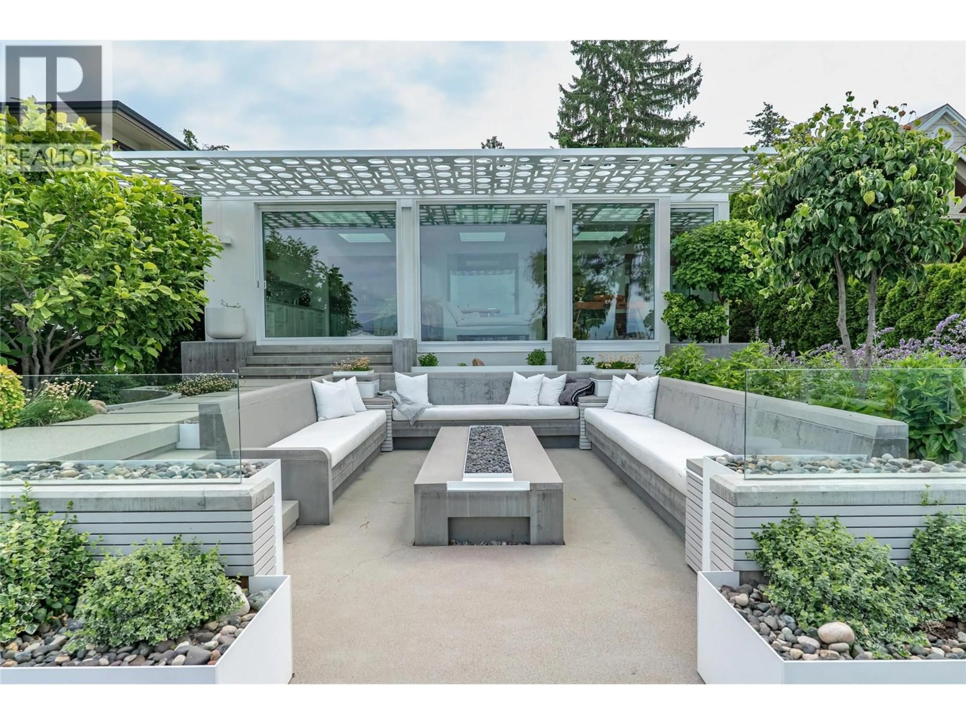 Patio, unknown for 4110 LAKESHORE ROAD, Kelowna British Columbia V1W1V6