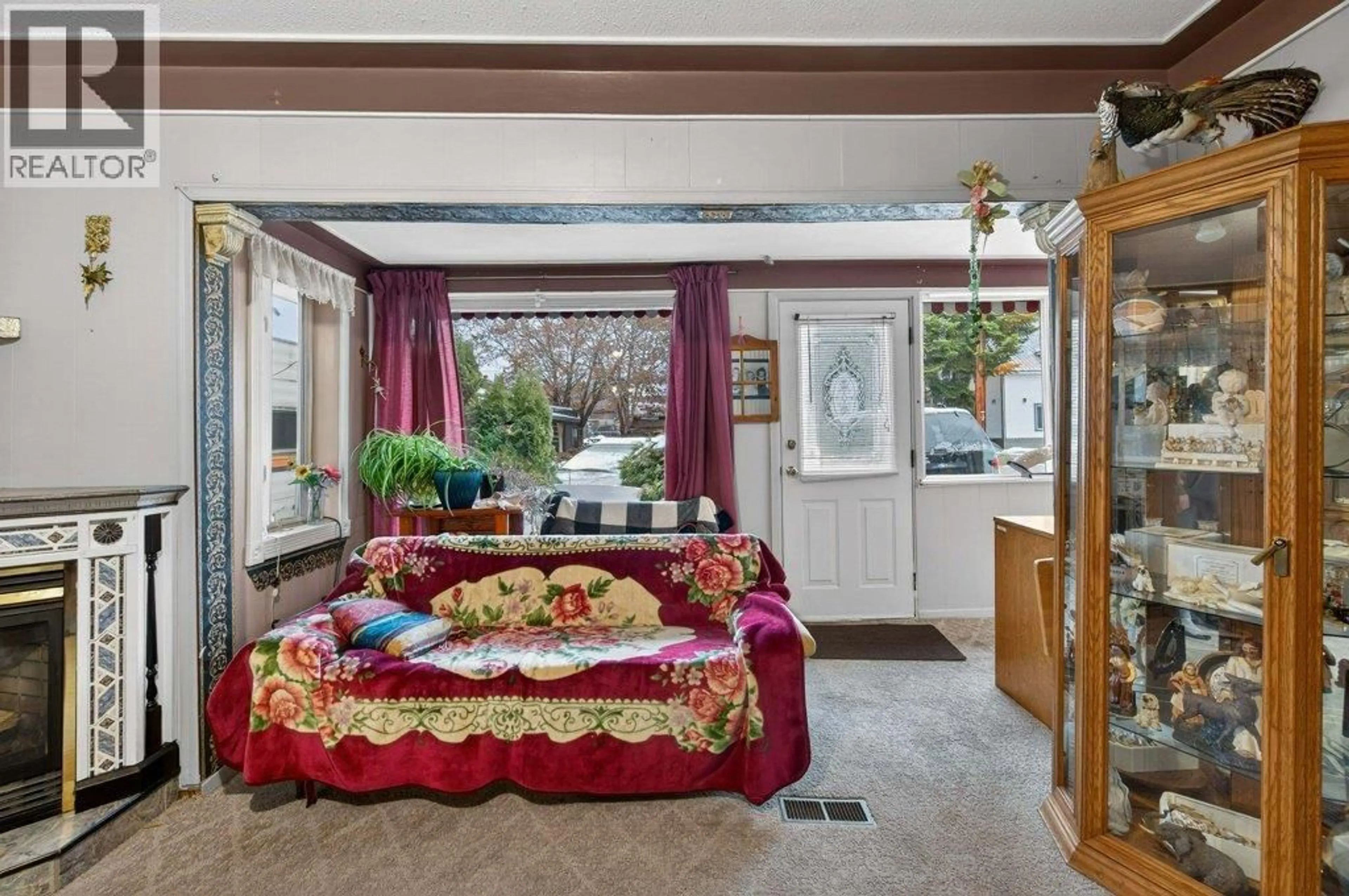 Indoor foyer for 7331 52 STREET NORTHEAST, Salmon Arm British Columbia V0E1K0