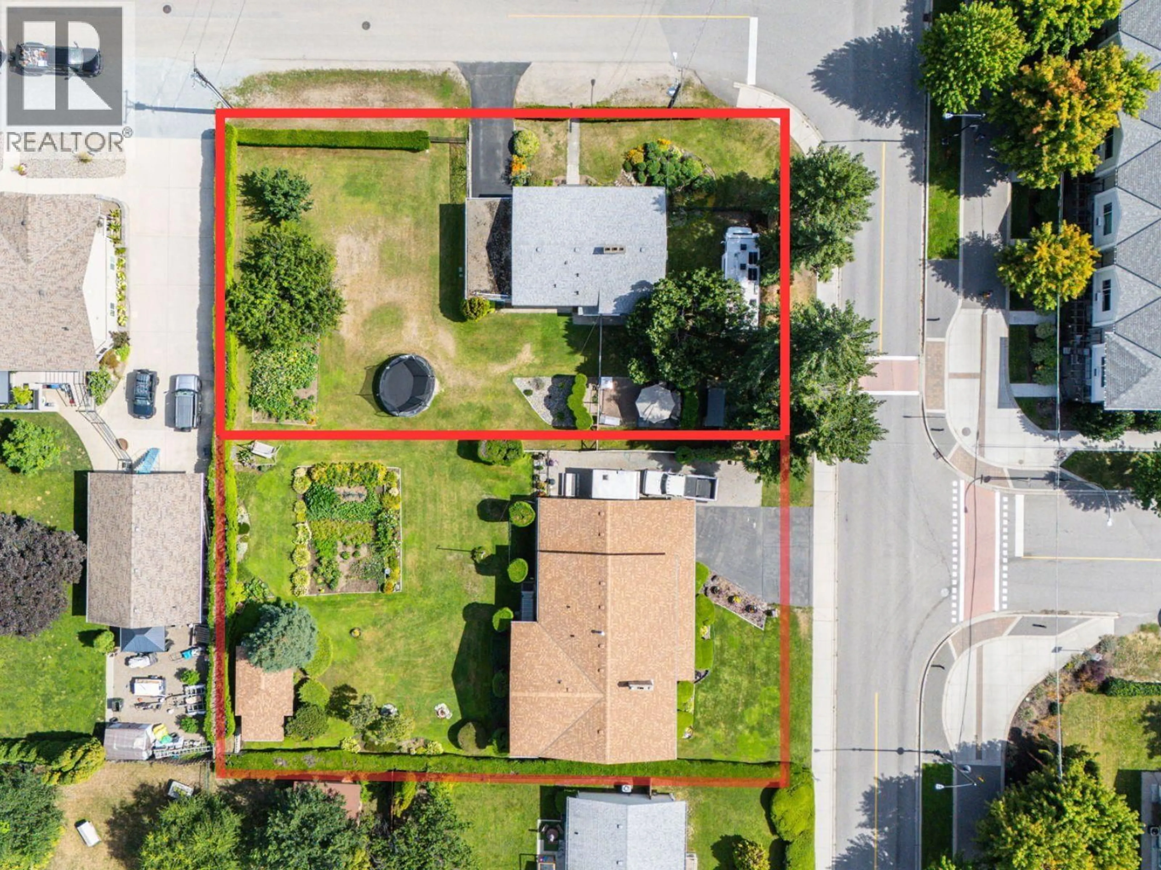 A pic from outside/outdoor area/front of a property/back of a property/a pic from drone, street for 350 FLEMING ROAD, Kelowna British Columbia V1X3Z3