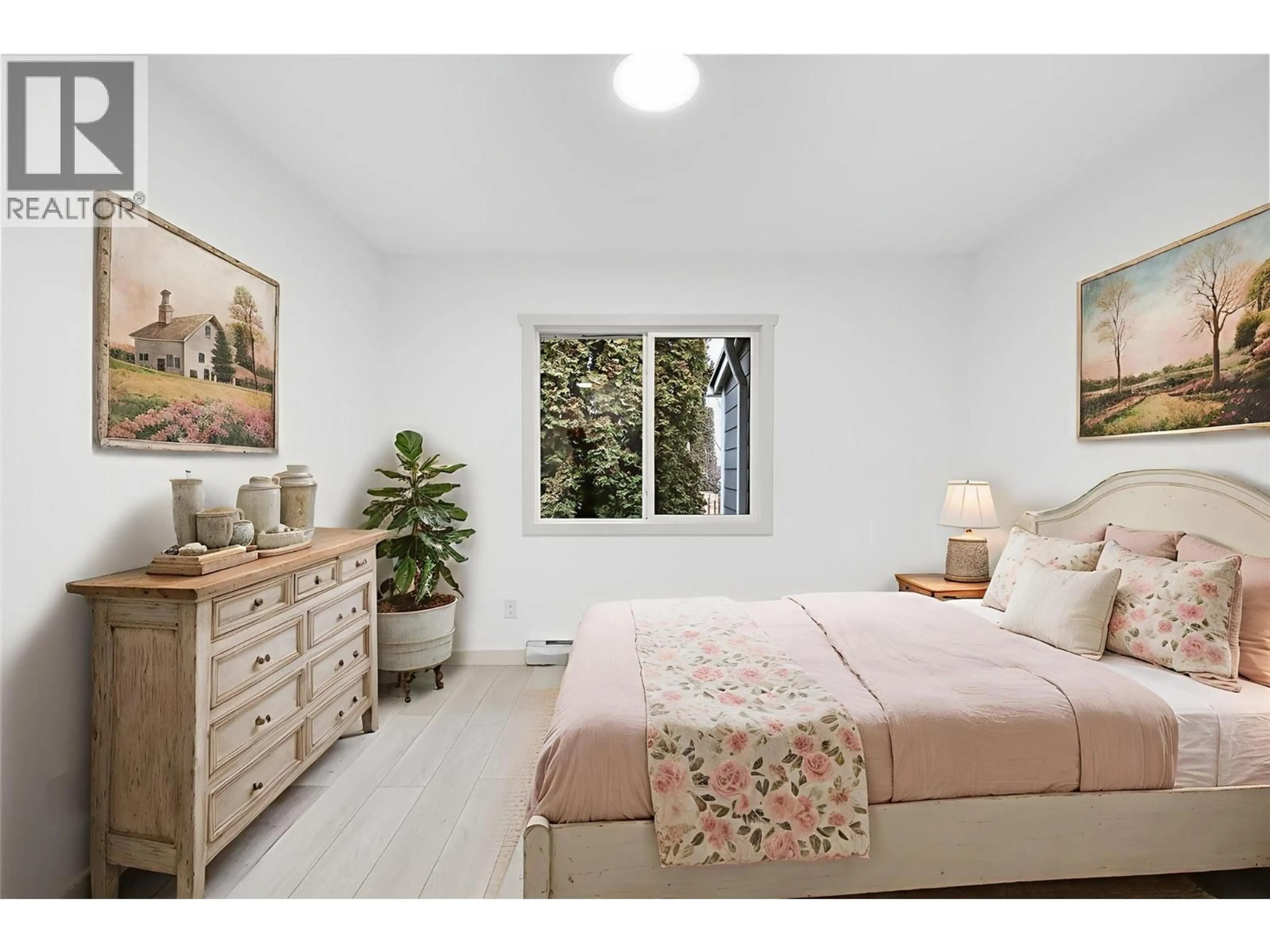 Bedroom with bed, unknown for 1924 COOK STREET, Creston British Columbia V0B1G5