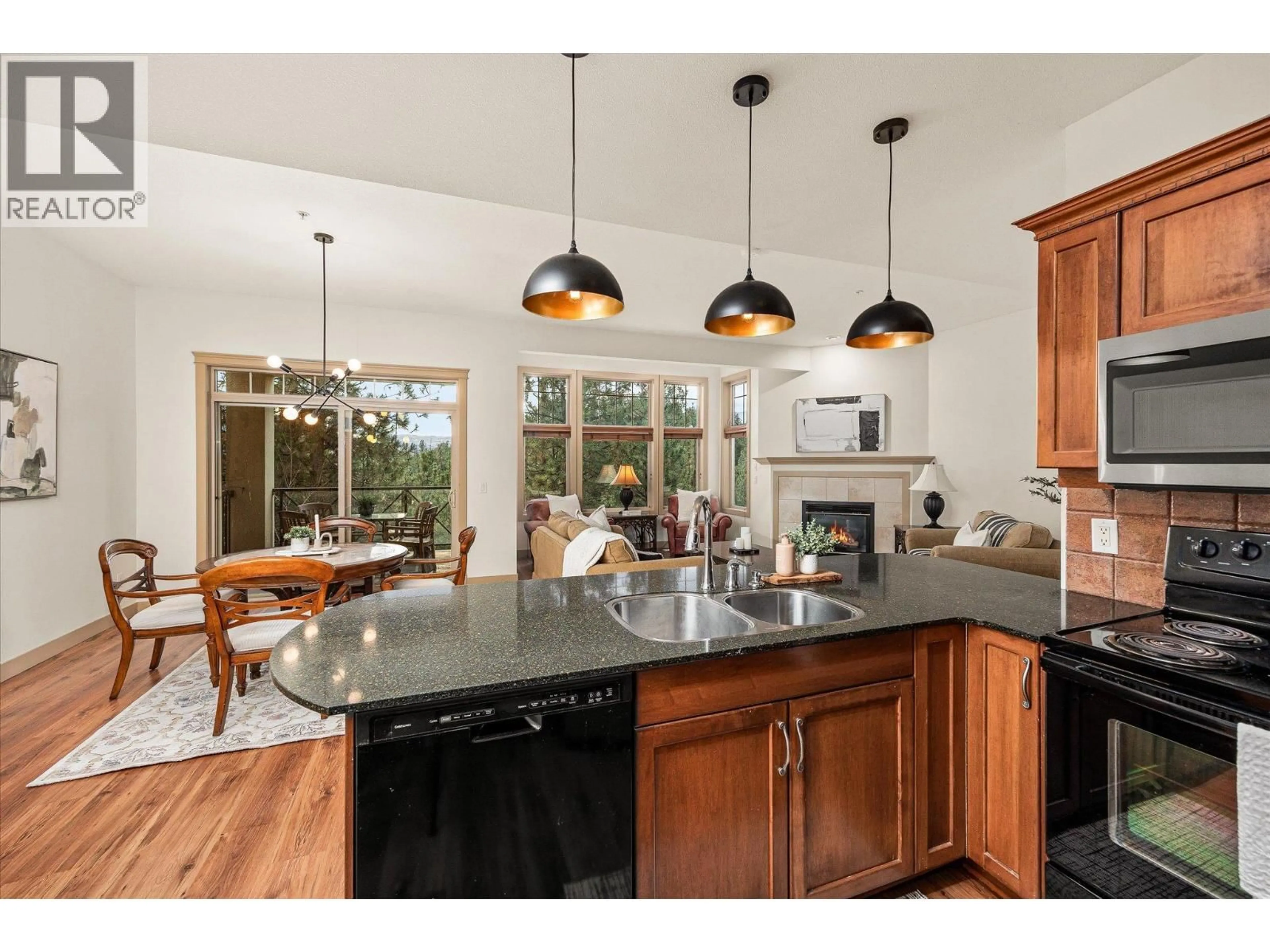 Open concept kitchen, ceramic/tile floor for 126 - 1795 COUNTRY CLUB DRIVE, Kelowna British Columbia V1V2V9