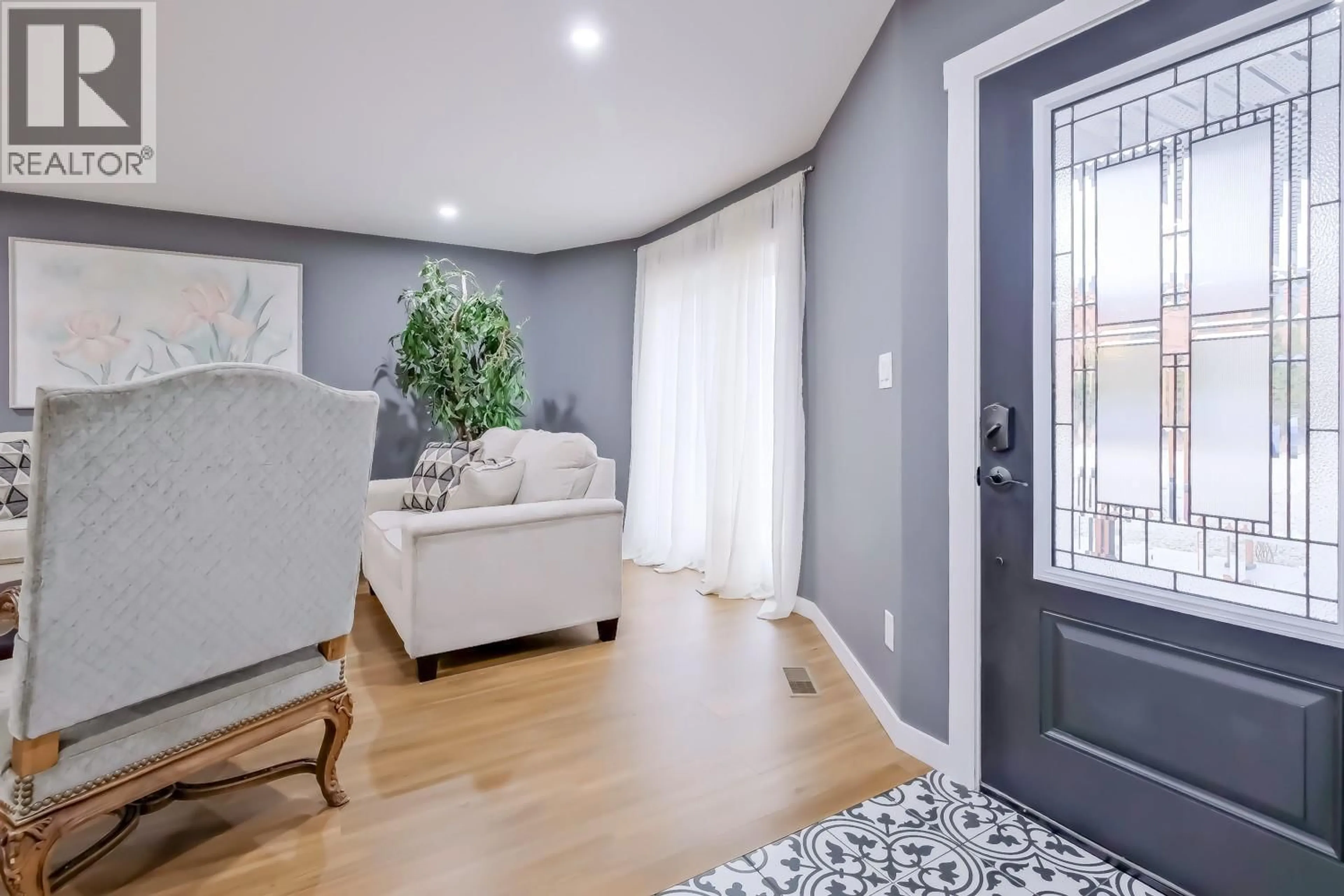 Indoor entryway for 2830 PARIS STREET, Penticton British Columbia V2A8G2