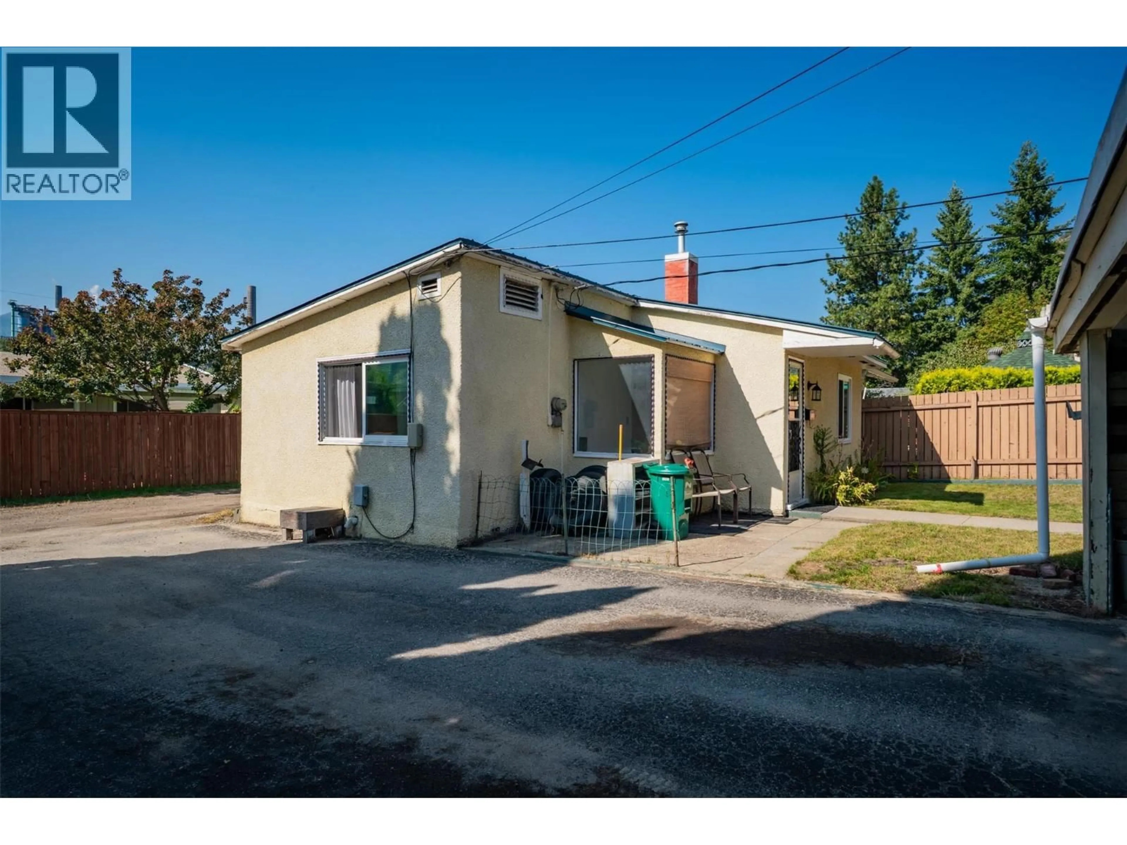 A pic from outside/outdoor area/front of a property/back of a property/a pic from drone, street for 1338 THIRD AVENUE, Trail British Columbia V1R1P4