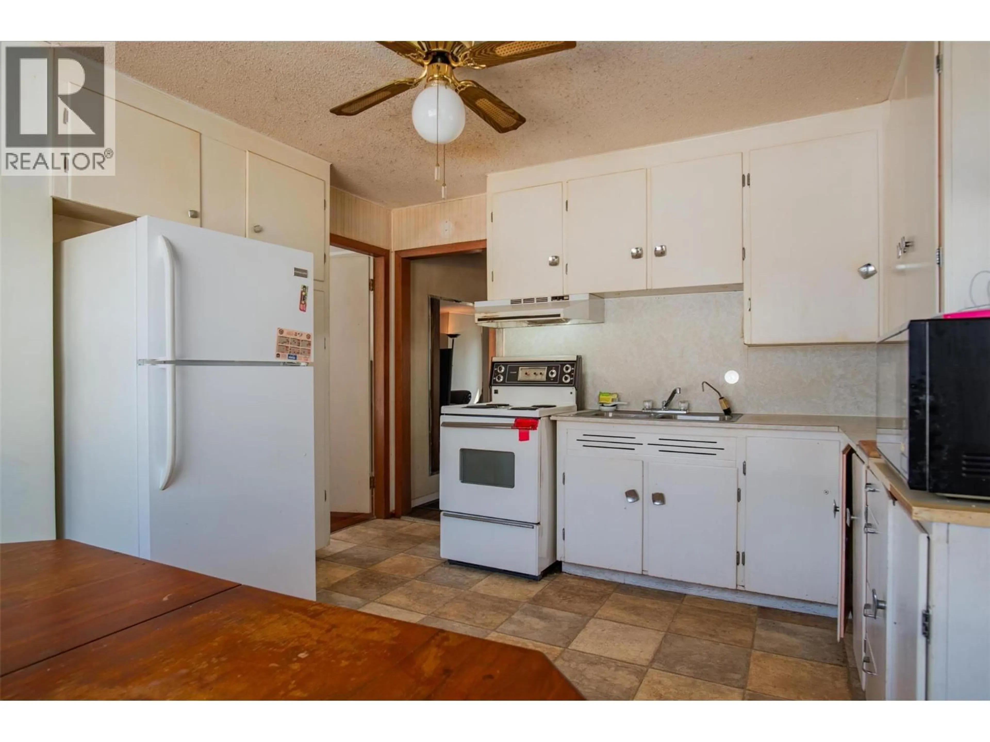Standard kitchen, unknown for 1338 THIRD AVENUE, Trail British Columbia V1R1P4