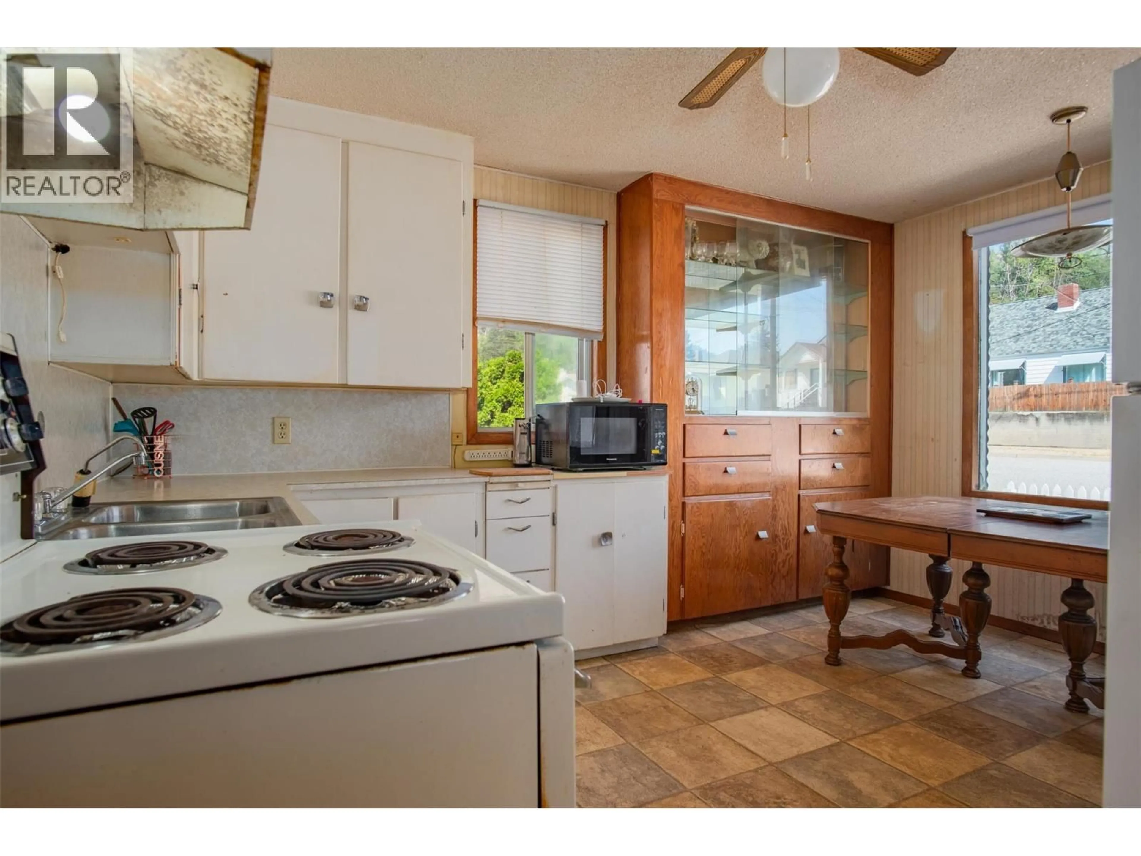 Standard kitchen, unknown for 1338 THIRD AVENUE, Trail British Columbia V1R1P4