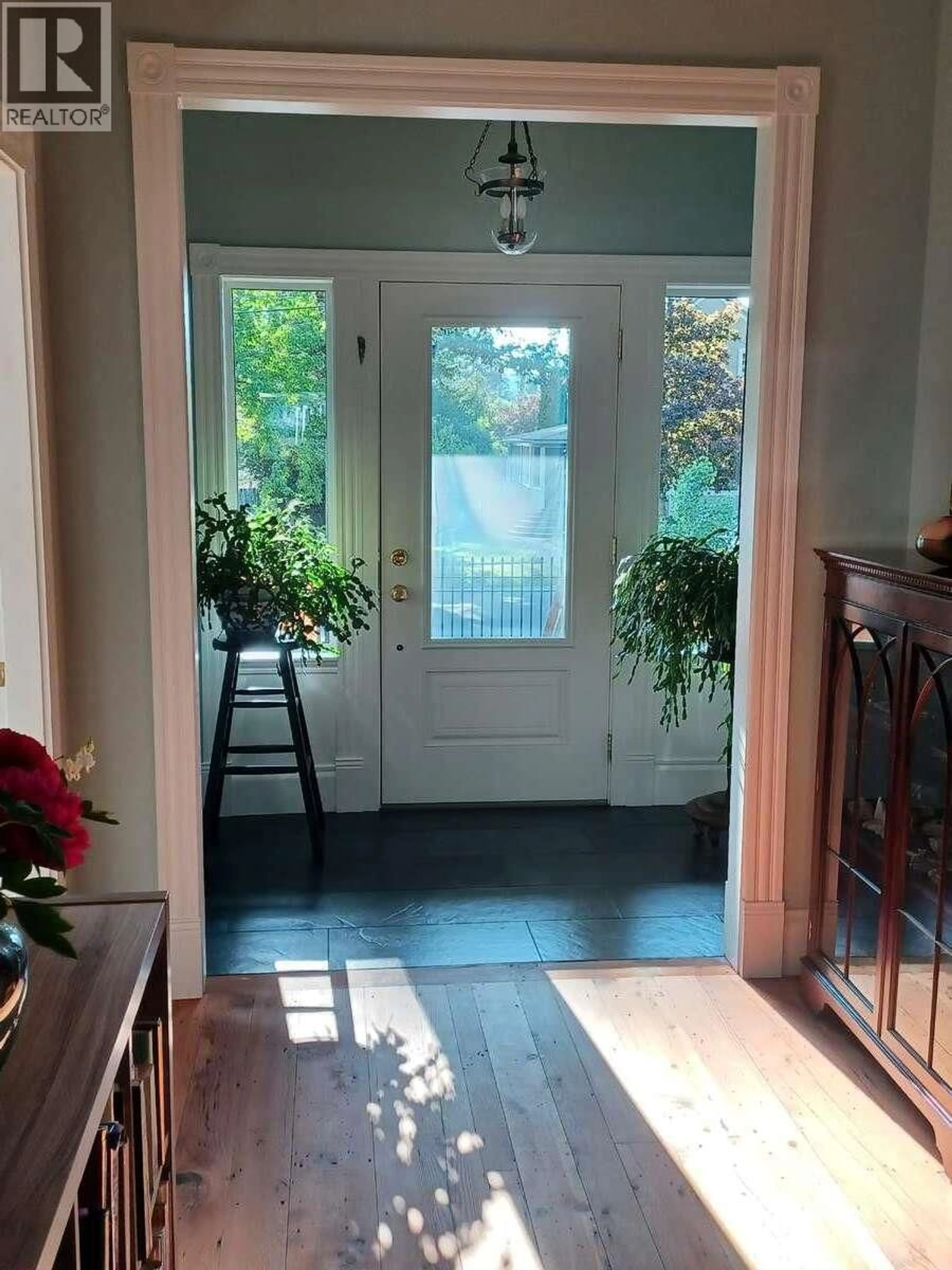 Indoor entryway for 215 13TH AVENUE SOUTH, Cranbrook British Columbia V1C2V7