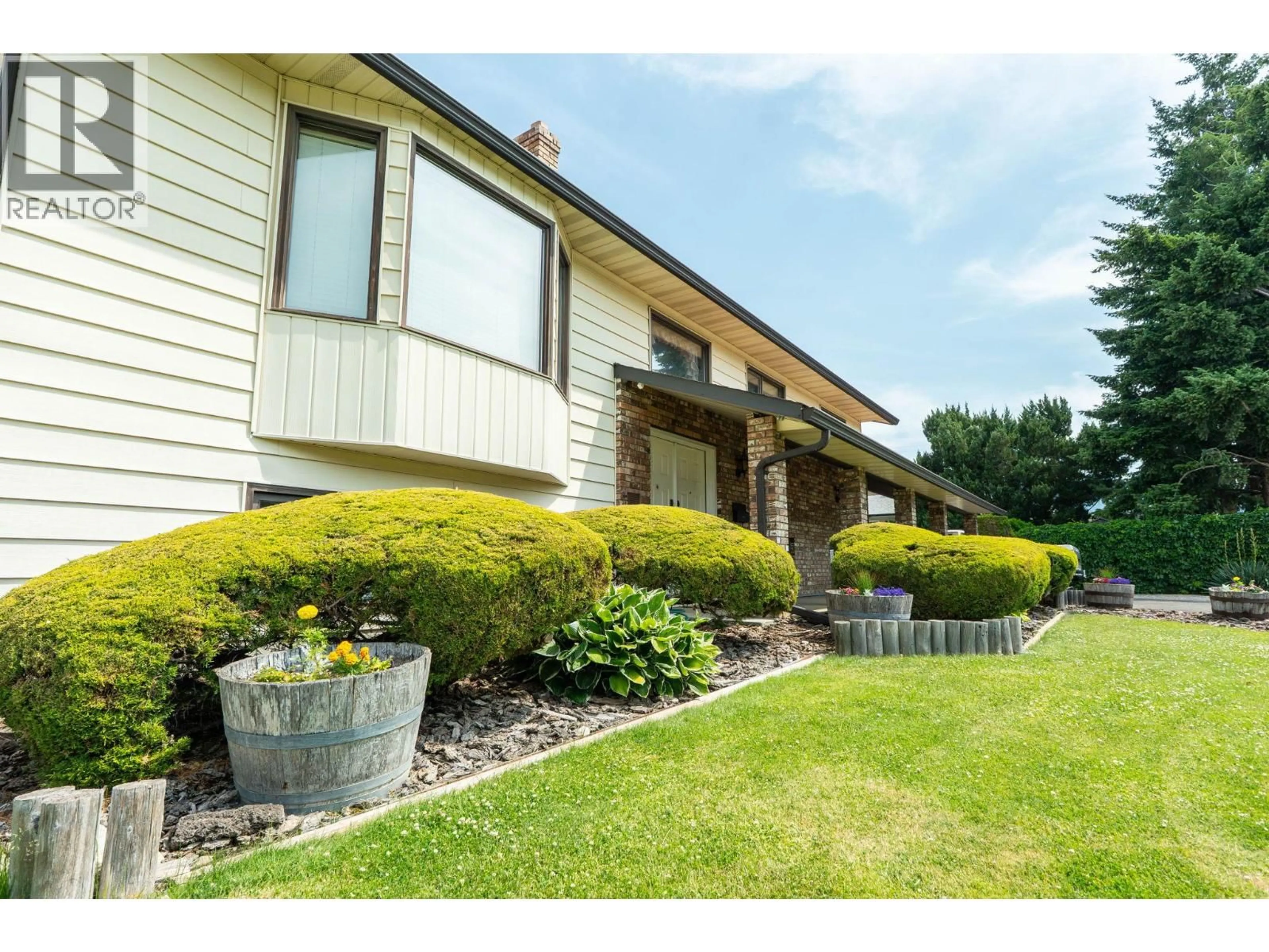 Home with vinyl exterior material, unknown for 1090 HOUGHTON ROAD, Kelowna British Columbia V1X6G8