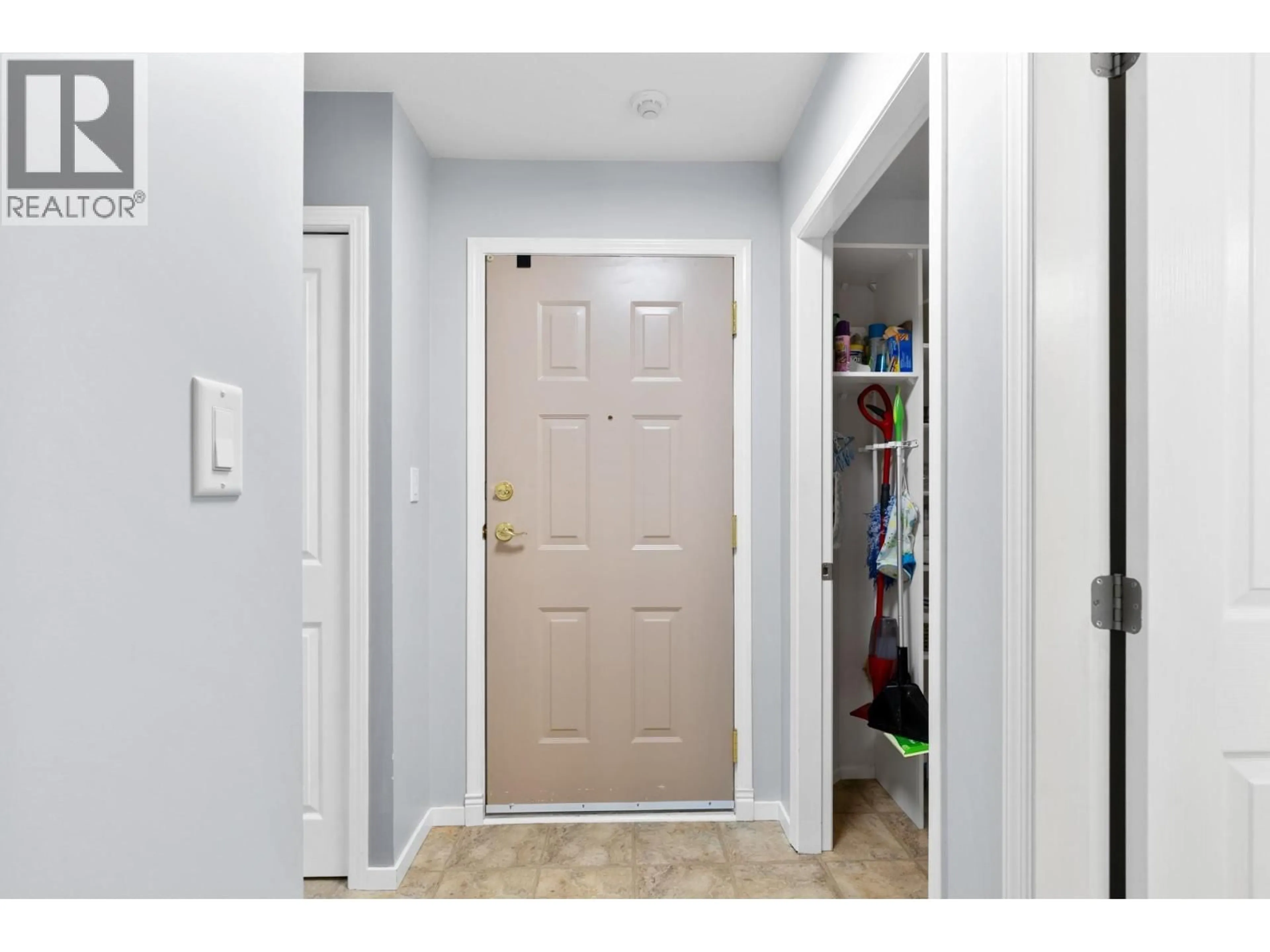 Indoor entryway for 205 - 3858 BROWN ROAD, West Kelowna British Columbia V4T2J5