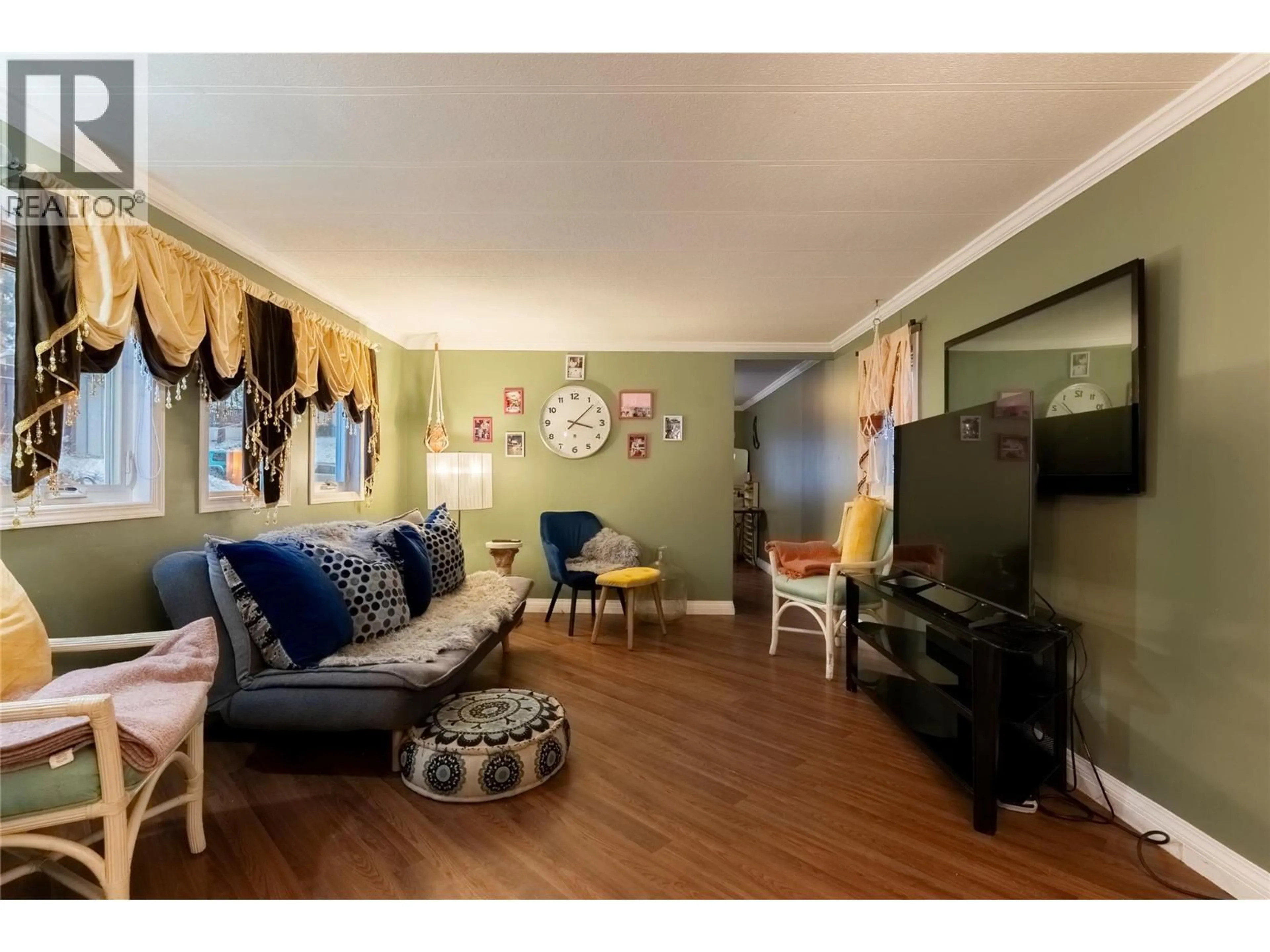 Living room with furniture, wood/laminate floor for 2 TOPAZ CRESCENT, Logan Lake British Columbia V0K1W0
